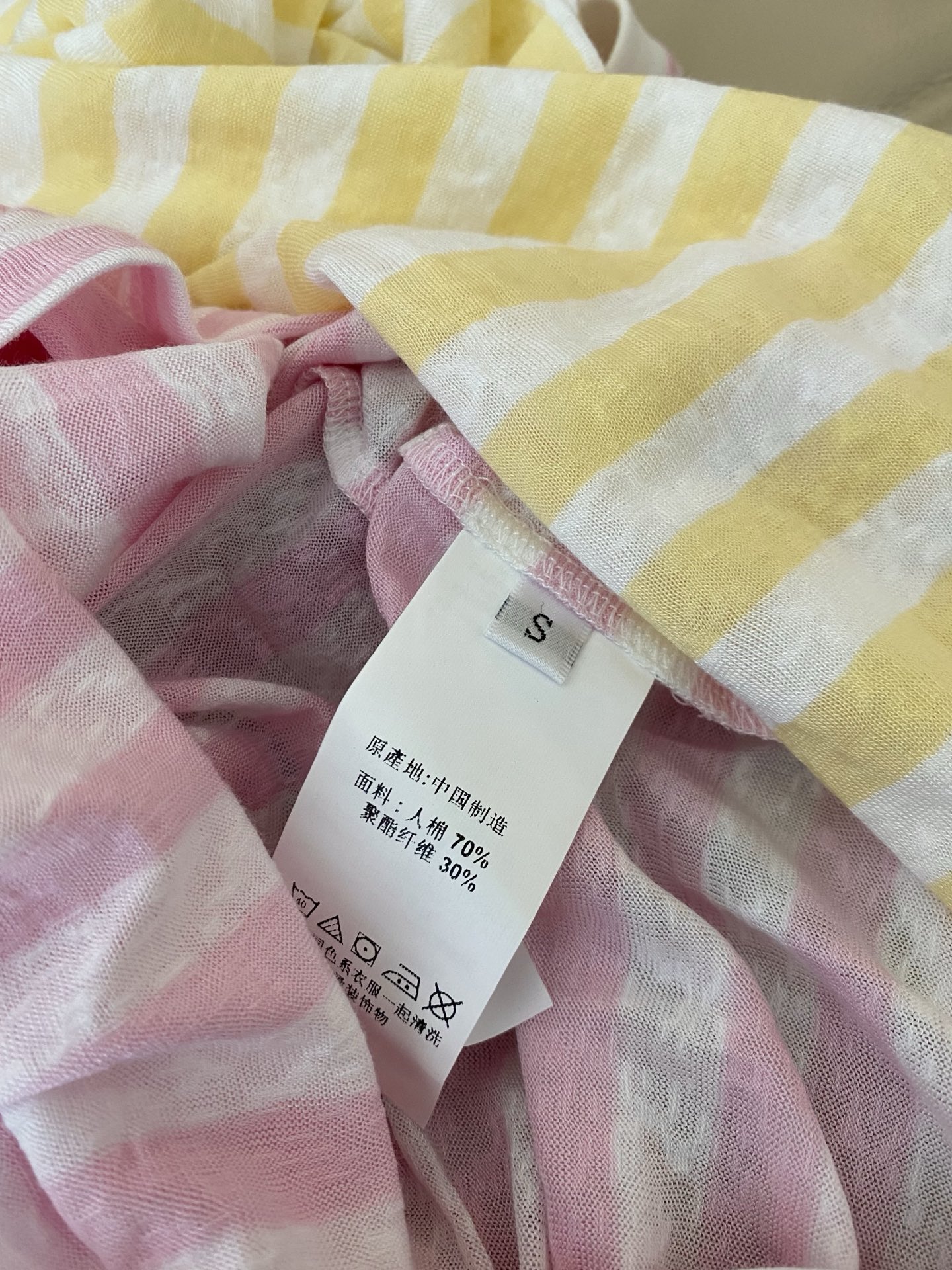 25Ss春夏 马卡龙色系条纹圆领刺绣logo防晒T恤  面料采用经典条纹搭配棉制混纺胸前配有标志性刺绣l