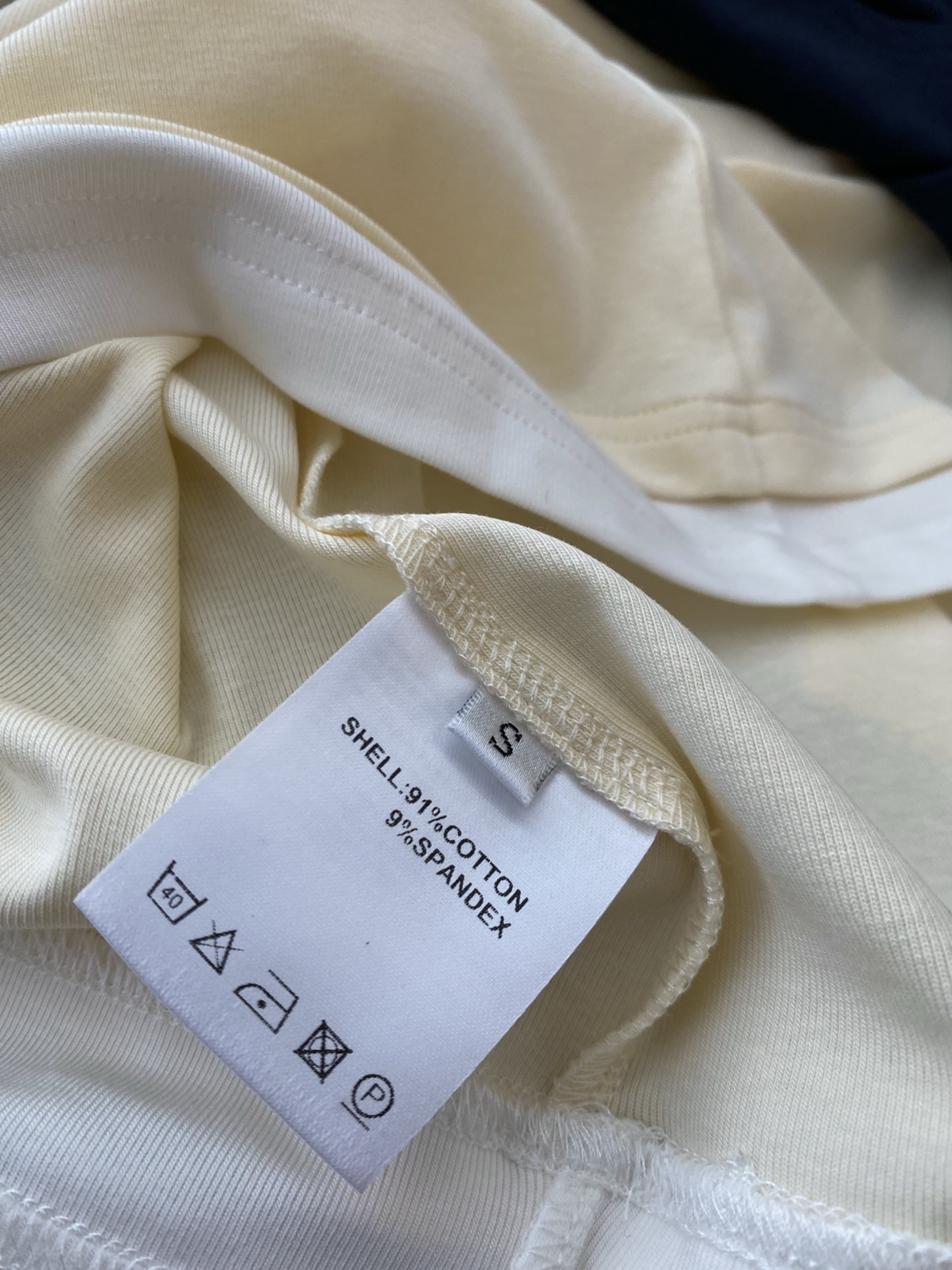 Two-Tone V-Neck Cotton Tee with Button Detail - Effortless Style 9 i1747384641055 9642 0 7