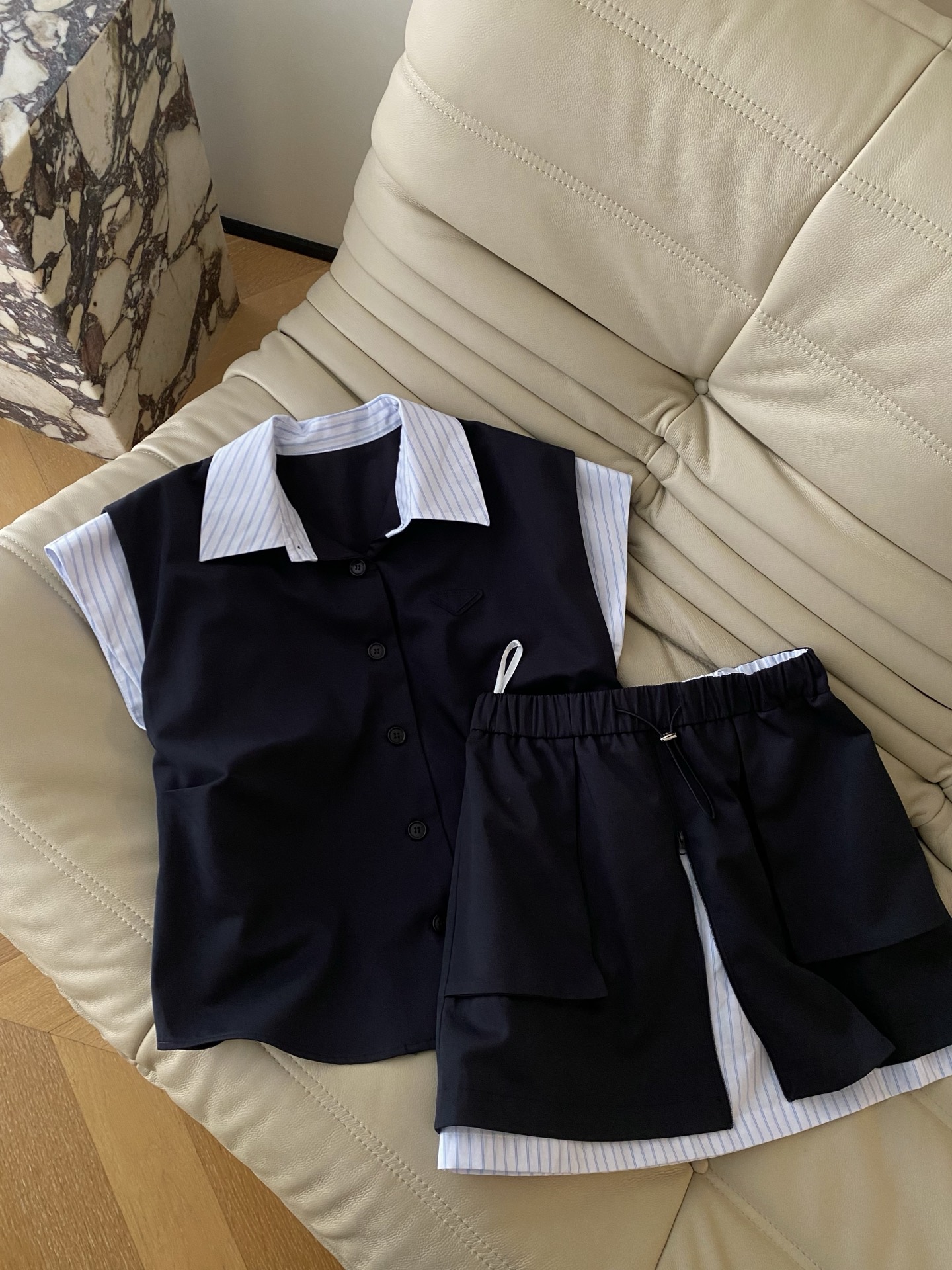 “Versatile P955 Female Suit: Striped Shirts, Classic Design, Retro Touches for Spring/Summer”