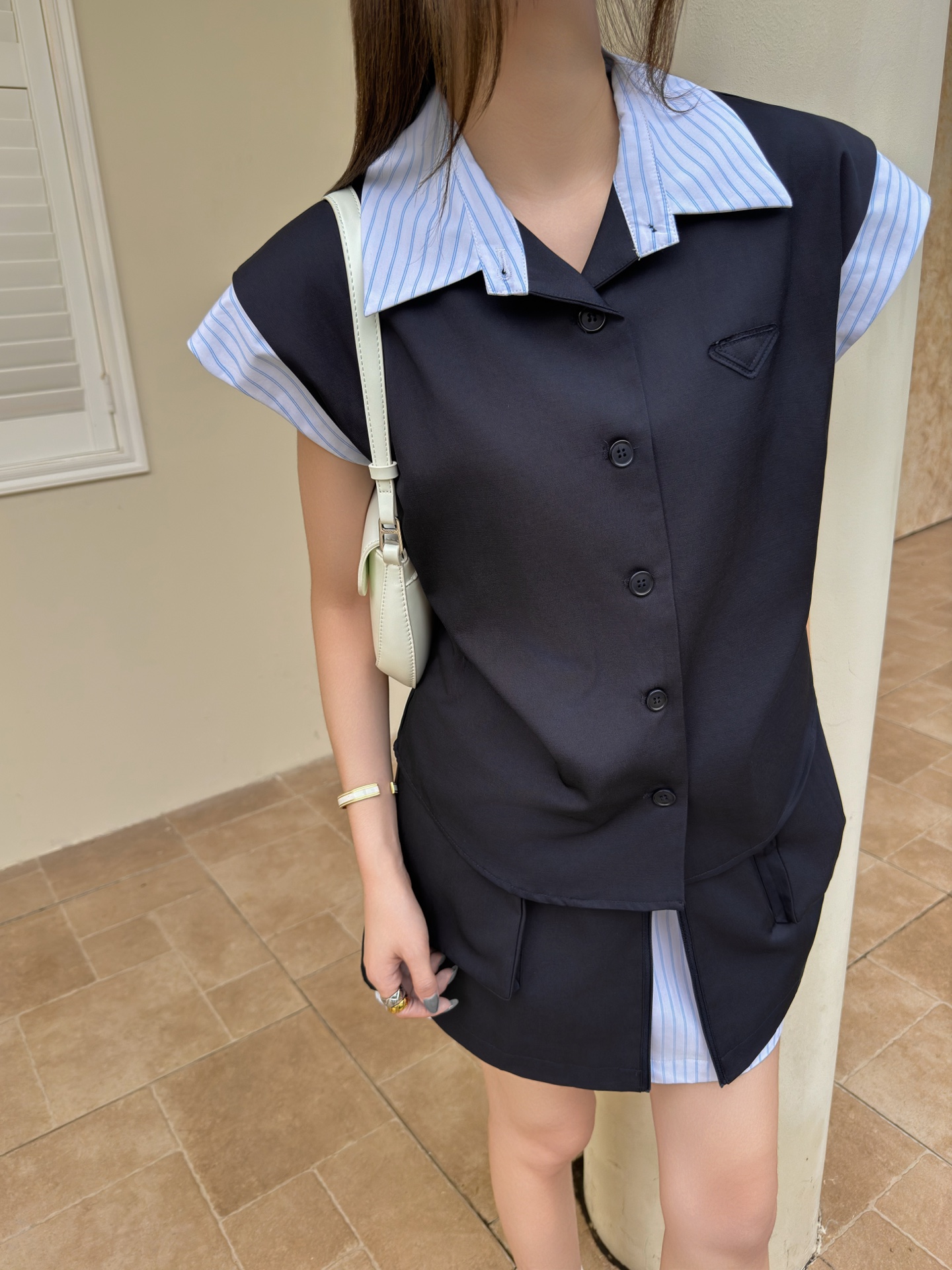 A stylish, stylish, stylish, stylish-symmetrical-stylish work suit - 图片 3