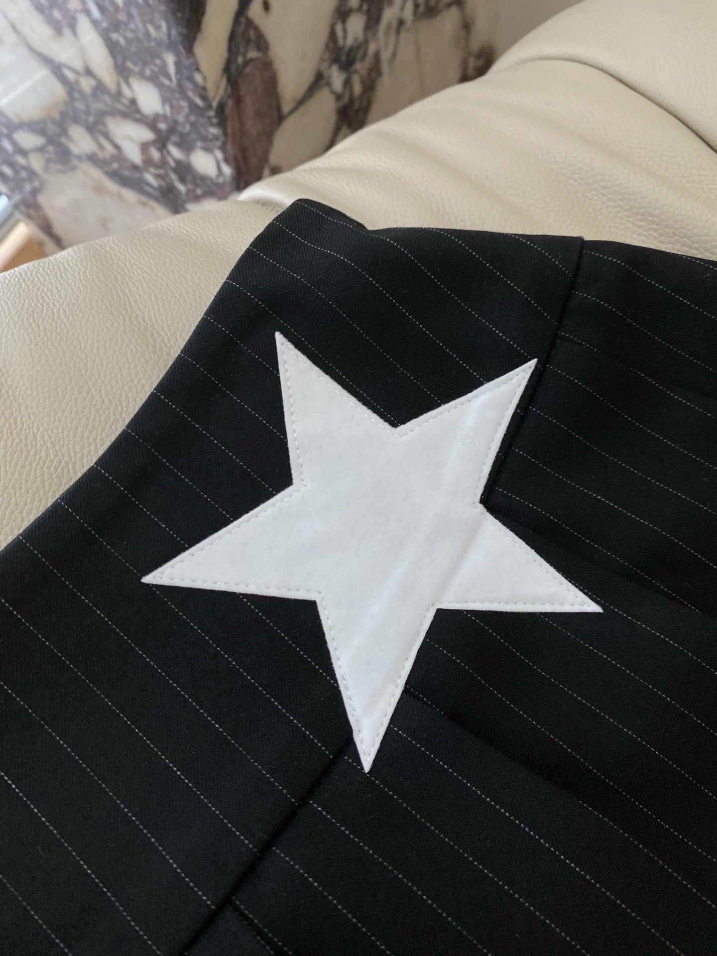 25Ss春夏 五角星高腰百褶短裙 俏皮P字百褶裙型 拿捏时髦女团风的精髓版型从上倒下展开的P字 后幅五角