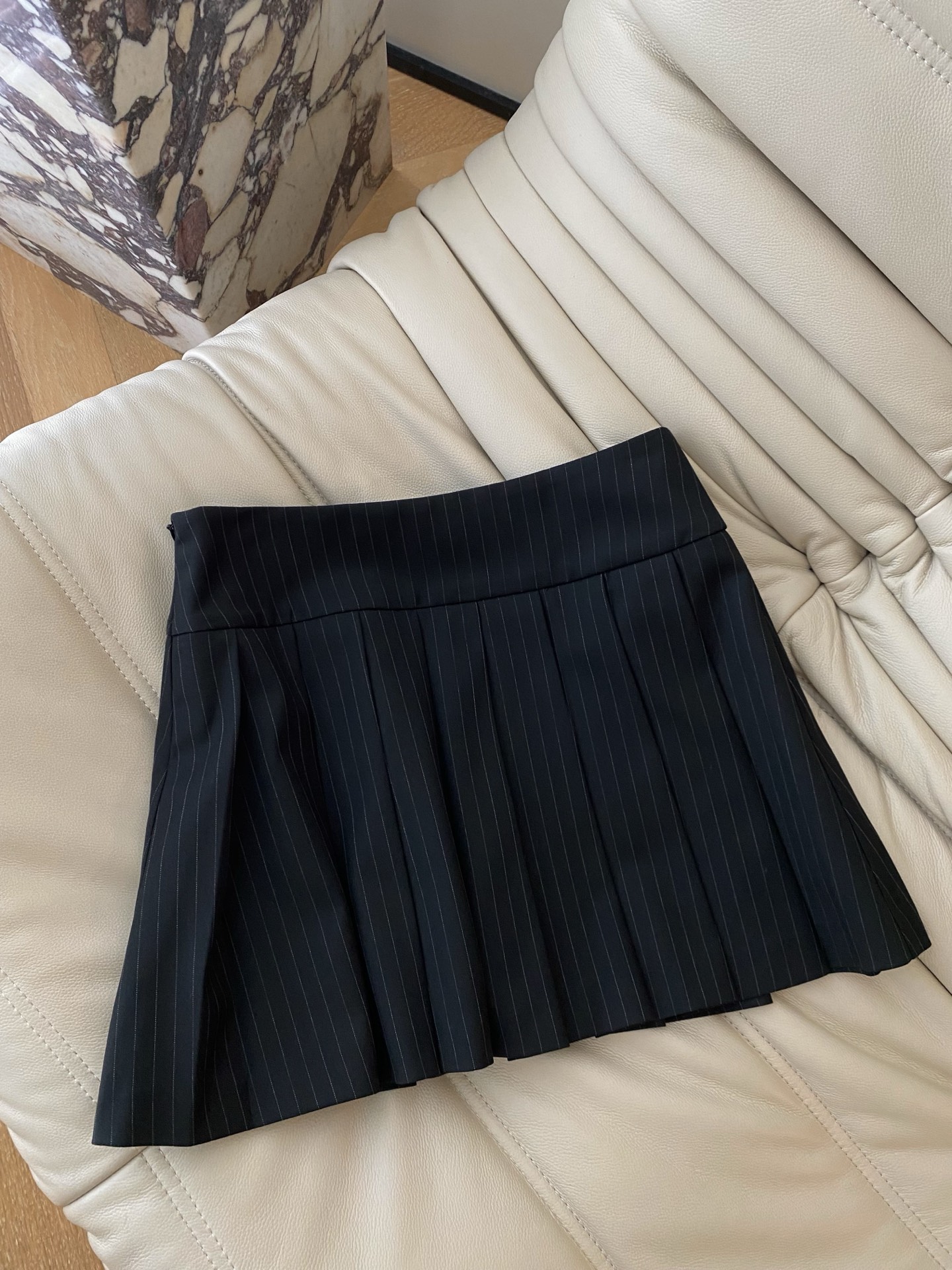 25Ss春夏 五角星高腰百褶短裙 俏皮P字百褶裙型 拿捏时髦女团风的精髓版型从上倒下展开的P字 后幅五角