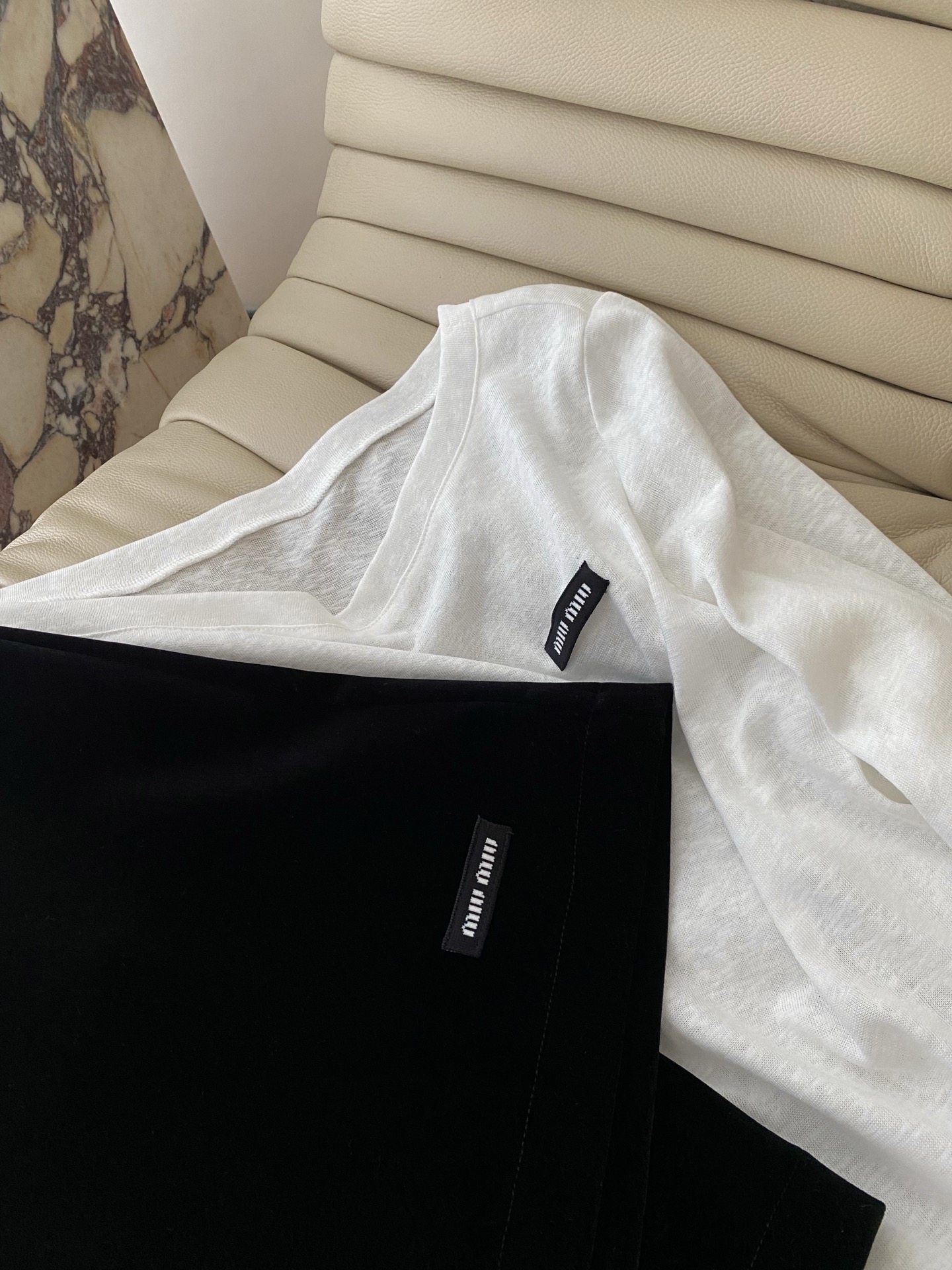 Miu MiuT, Soft and Skin-Friendly, Slim Fit, Two Colors Available 5 i1756032067046 7110 0 3
