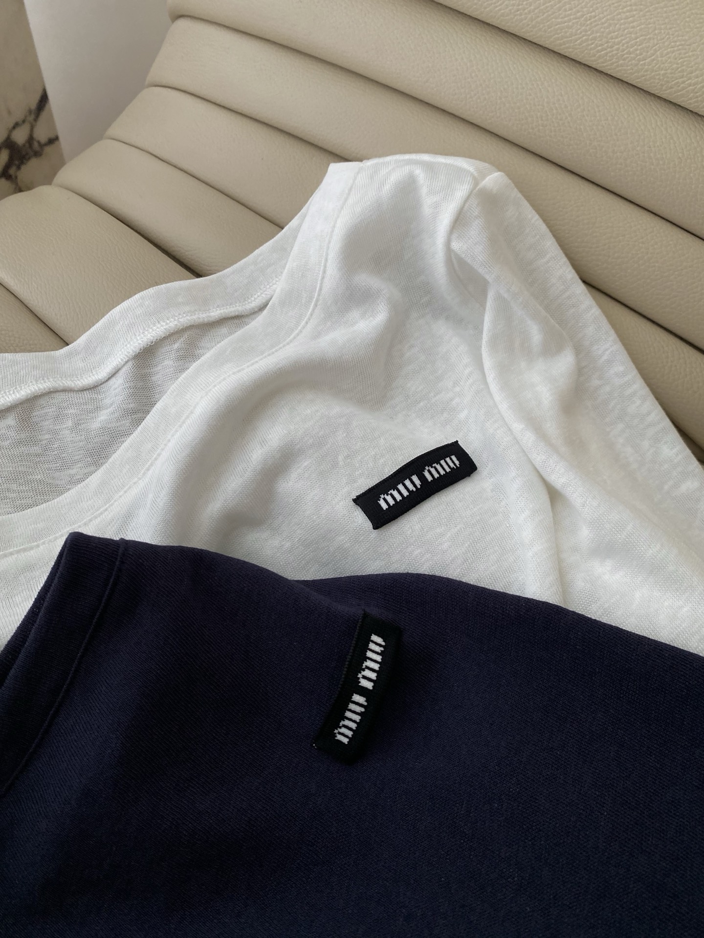 Miu MiuT, Soft and Skin-Friendly, Slim Fit, Two Colors Available 7 i1756032067251 2915 0 5