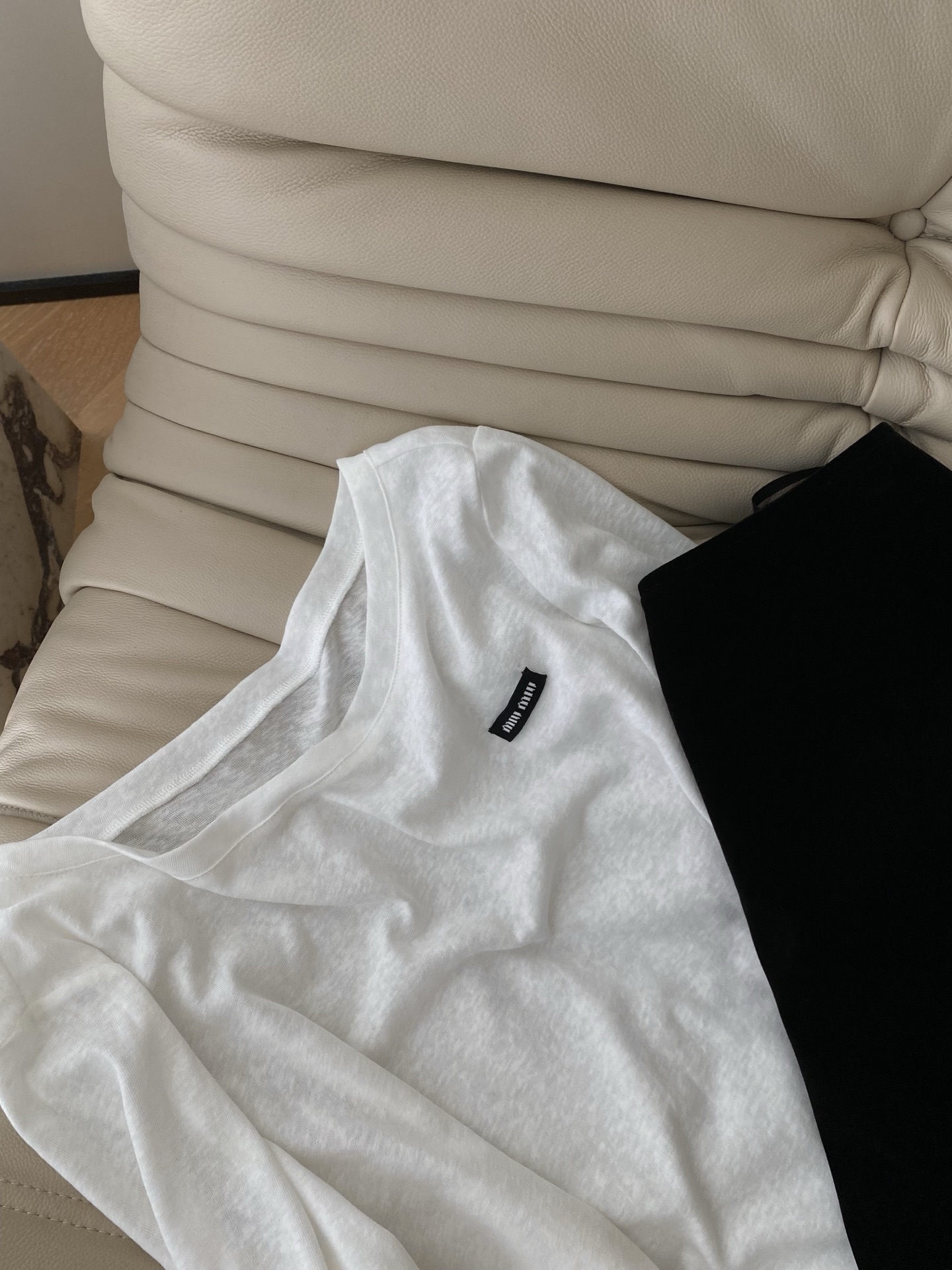 Miu MiuT, Soft and Skin-Friendly, Slim Fit, Two Colors Available 4 i1756032068277 5427 0 2