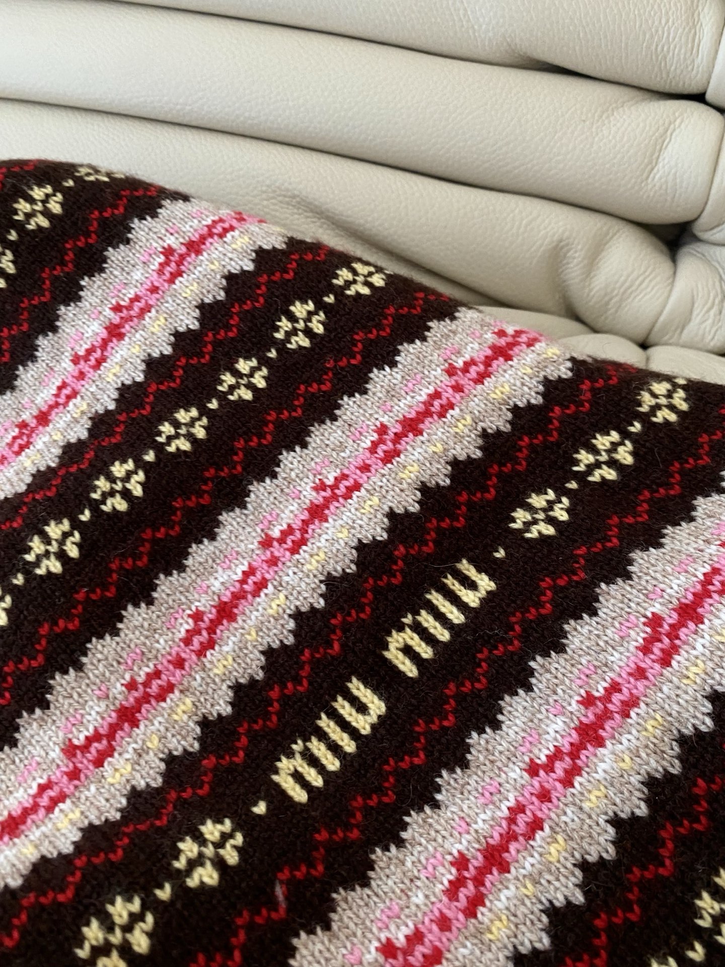 25。F秋冬 圣诞费尔岛毛衣 采用羊毛面料 超级明媚减龄 繁而不杂的费尔岛图案 配上复工撞色感配色 超有