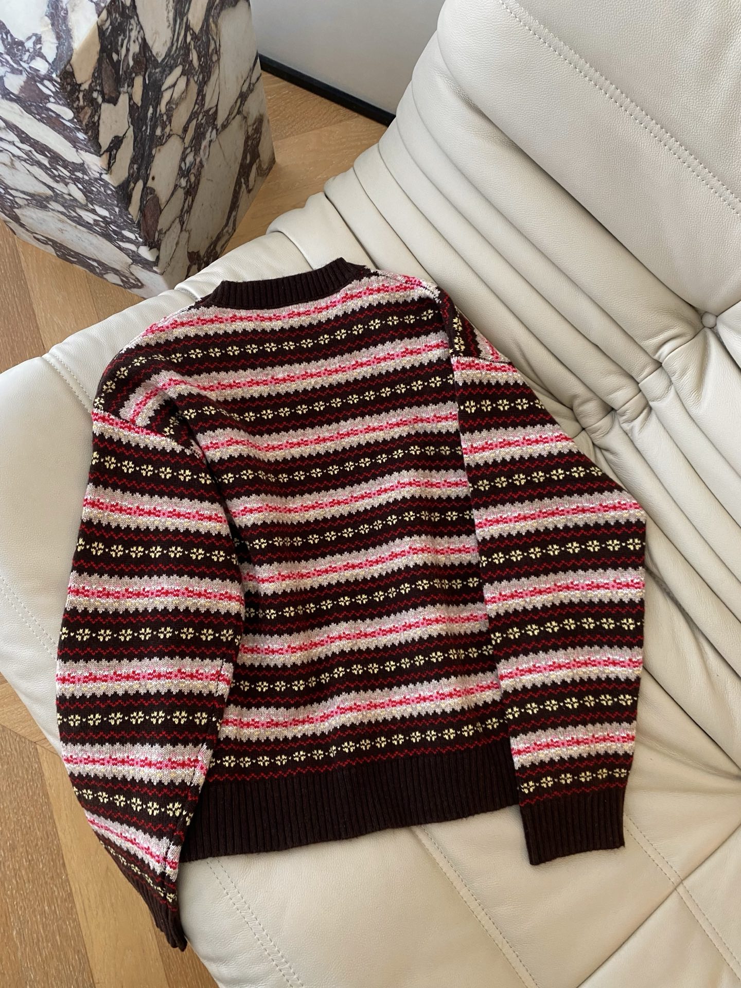 25。F秋冬 圣诞费尔岛毛衣 采用羊毛面料 超级明媚减龄 繁而不杂的费尔岛图案 配上复工撞色感配色 超有