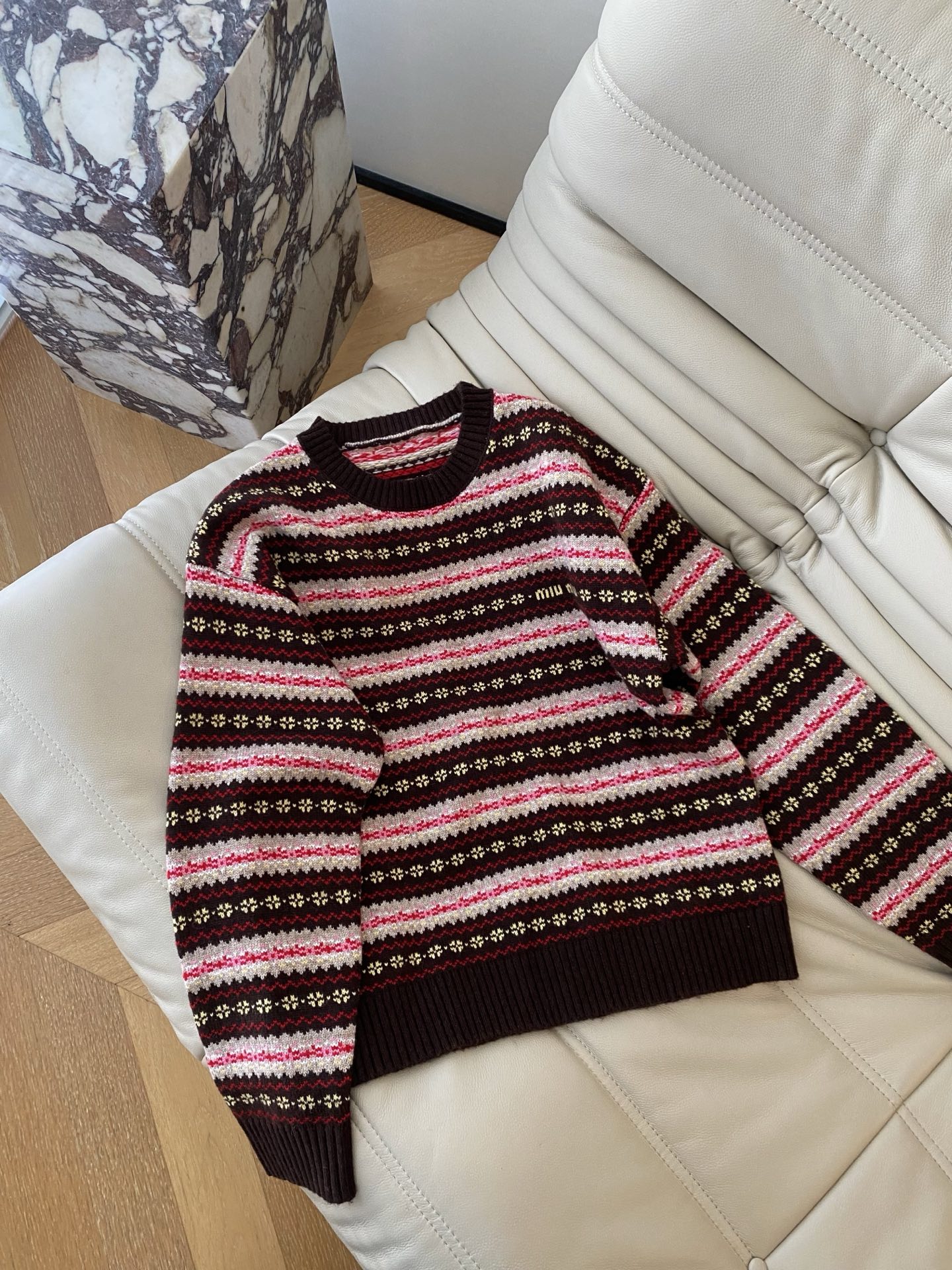 25。F秋冬 圣诞费尔岛毛衣 采用羊毛面料 超级明媚减龄 繁而不杂的费尔岛图案 配上复工撞色感配色 超有