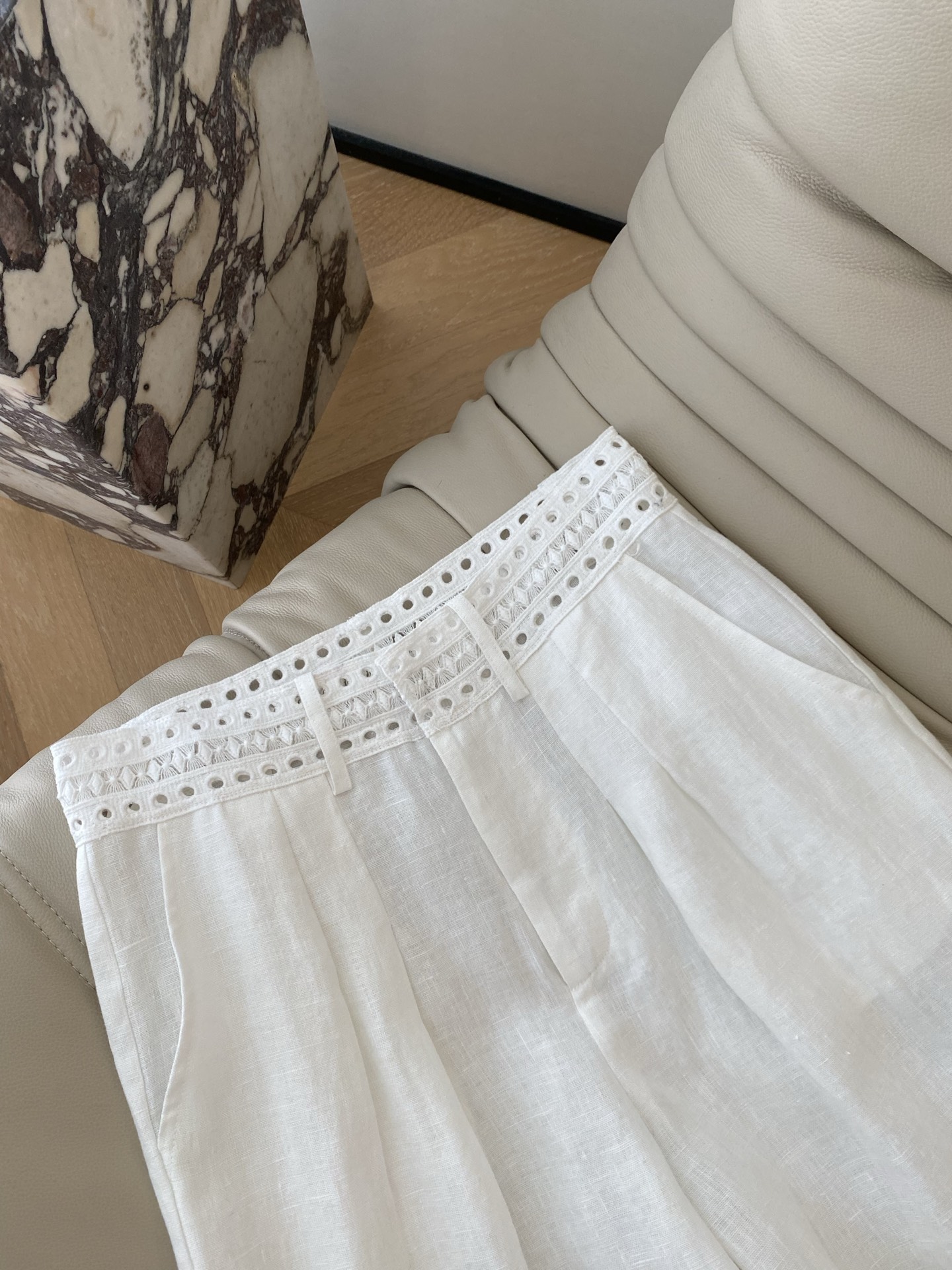 25。F秋冬 镂空蕾丝腰头阔腿亚麻裤 亚麻清透的质感蕾丝组合设计 氛围感十足慵懒松弛感也很够味儿～特别适