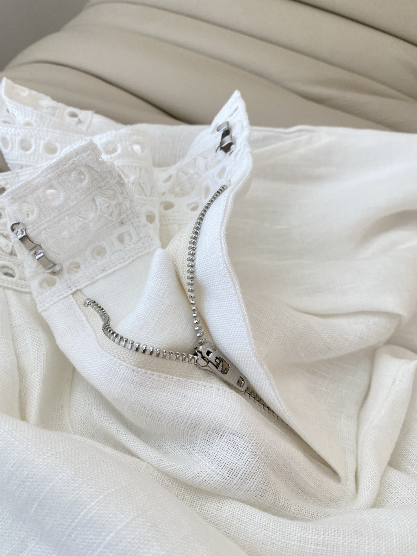 25。F秋冬 镂空蕾丝腰头阔腿亚麻裤 亚麻清透的质感蕾丝组合设计 氛围感十足慵懒松弛感也很够味儿～特别适