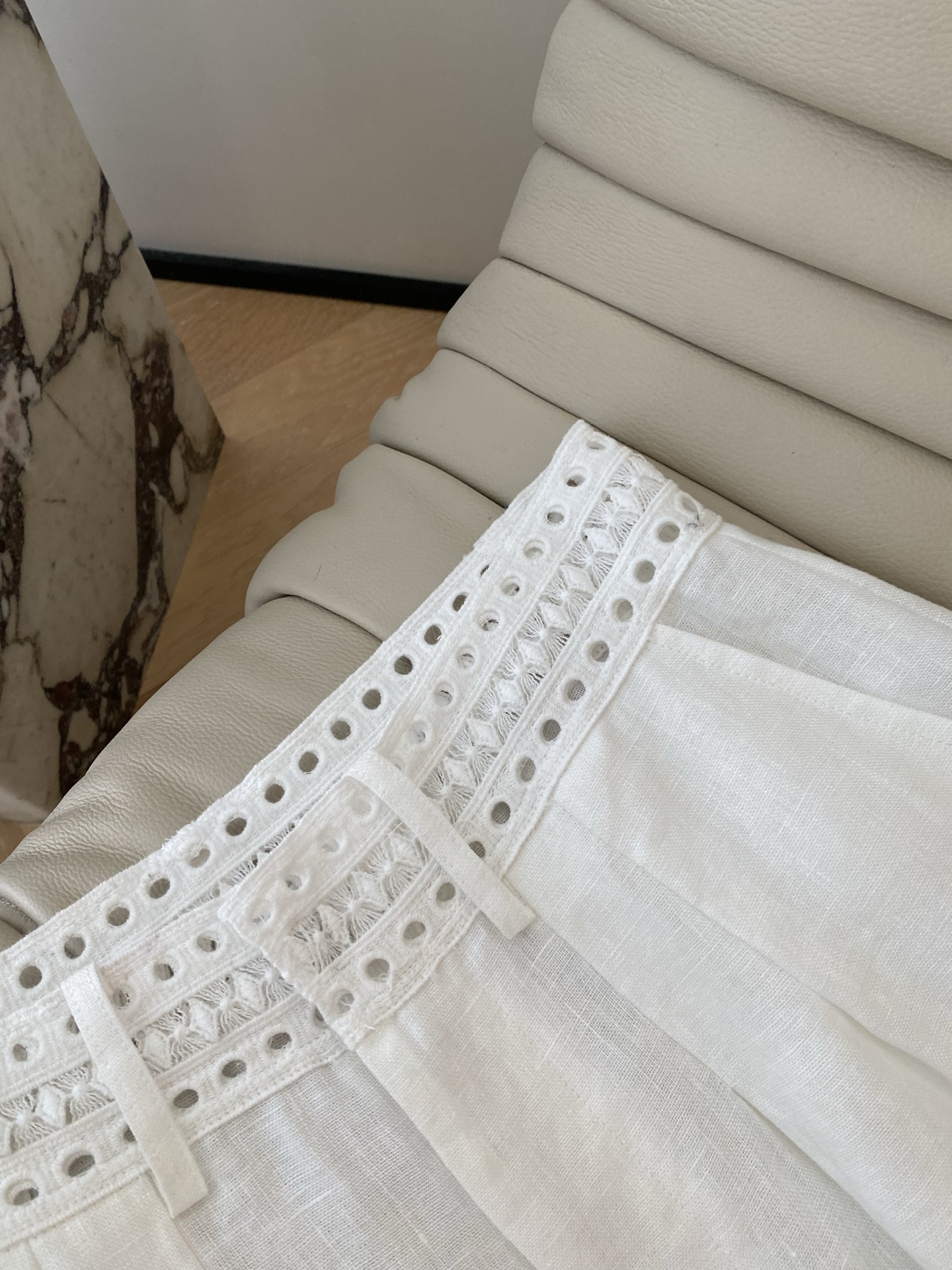 25。F秋冬 镂空蕾丝腰头阔腿亚麻裤 亚麻清透的质感蕾丝组合设计 氛围感十足慵懒松弛感也很够味儿～特别适