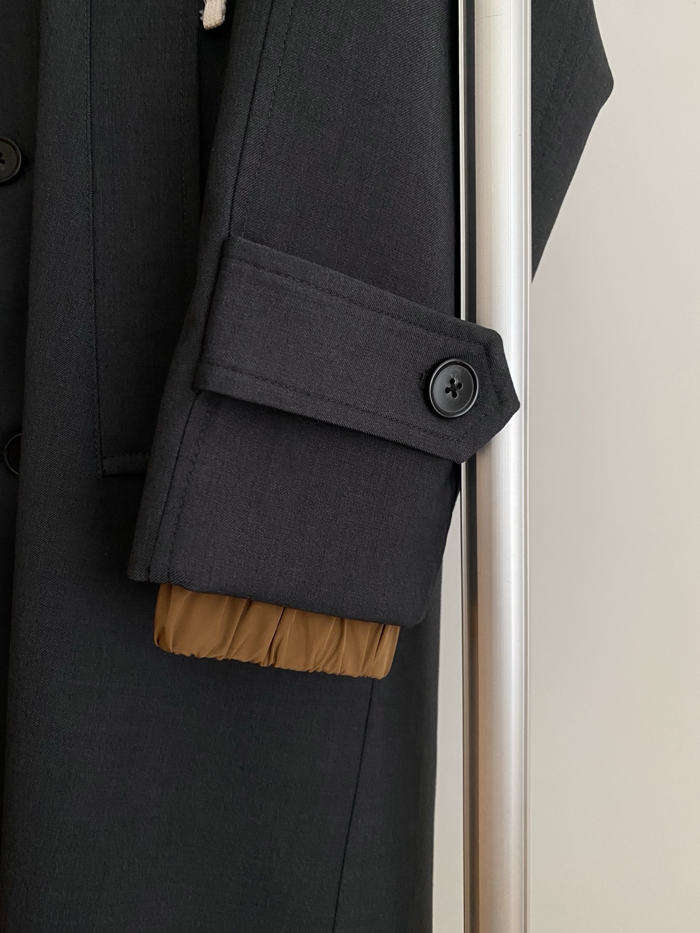 25。F秋冬 连帽撞色长款风衣外套 连帽撞色拼接设计 撞色结合多样性穿搭 定制风衣面料轻盈零压身 长款衣