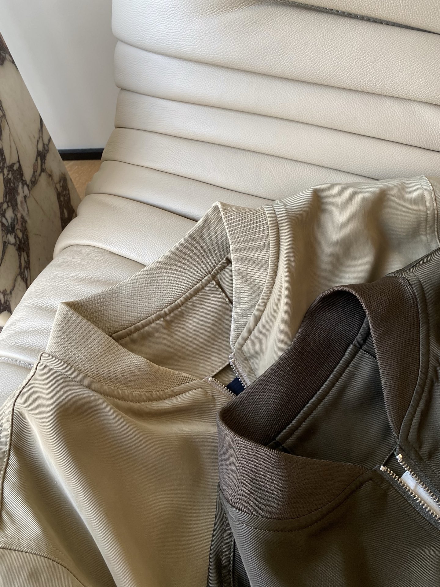 25。F秋冬 小马短款棒球服外套 经典的美式复古棒球夹克版型袖肘口袋设计注重腔调实用性和设计感 立体剪裁