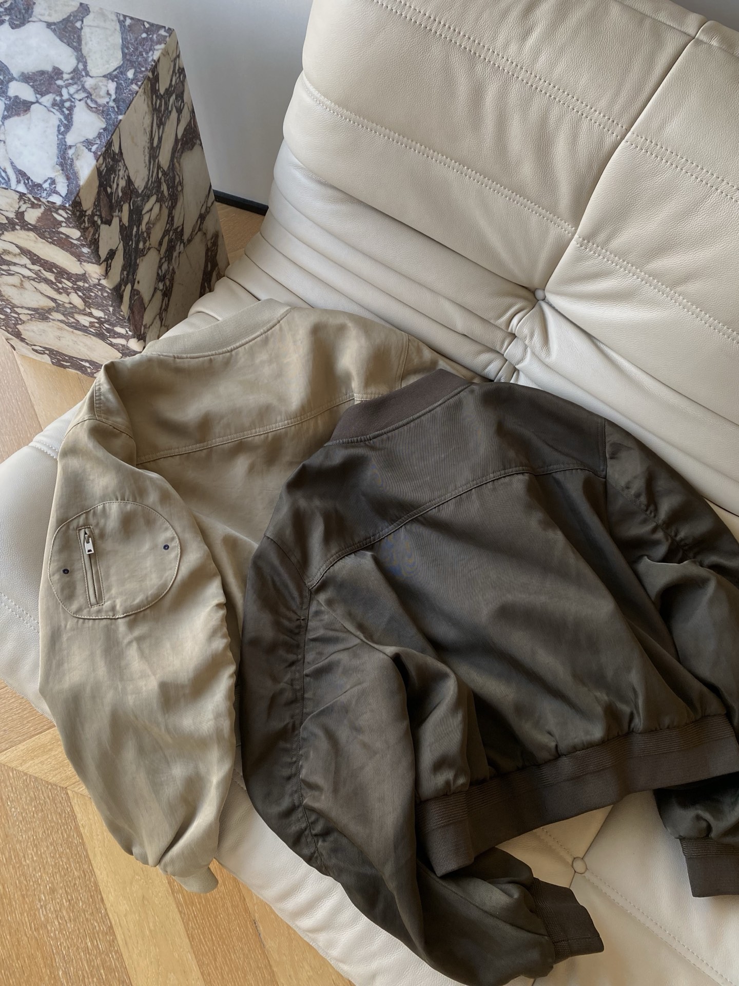 25。F秋冬 小马短款棒球服外套 经典的美式复古棒球夹克版型袖肘口袋设计注重腔调实用性和设计感 立体剪裁