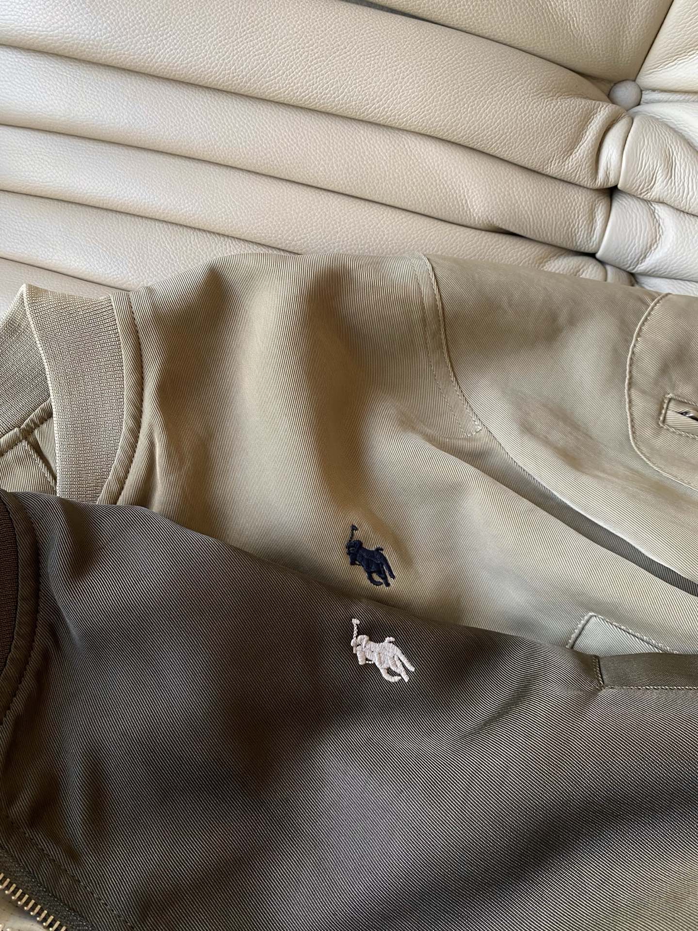 25。F秋冬 小马短款棒球服外套 经典的美式复古棒球夹克版型袖肘口袋设计注重腔调实用性和设计感 立体剪裁