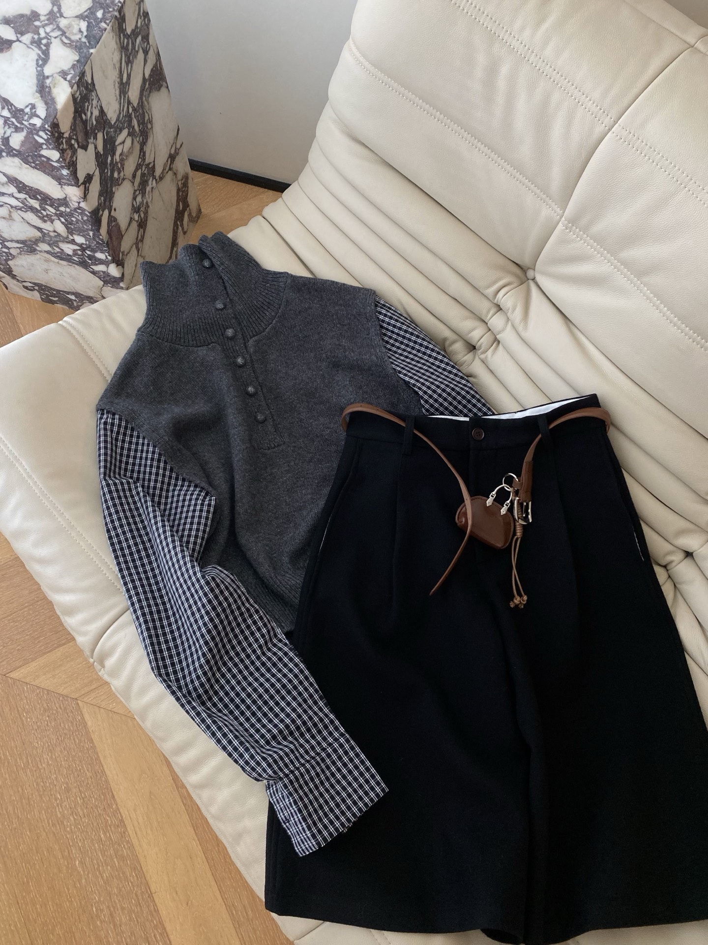 25。F秋冬 个性格子长袖拼接针织假两件高领毛衣 百搭气质的设计感撞色叠穿高级感满满 可搭配本期腰包中裤