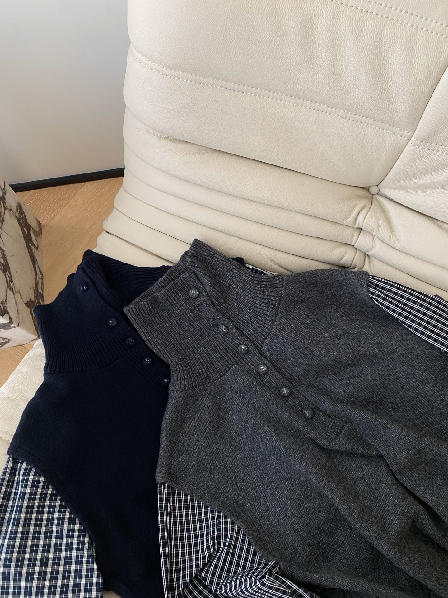 25。F秋冬 个性格子长袖拼接针织假两件高领毛衣 百搭气质的设计感撞色叠穿高级感满满 可搭配本期腰包中裤