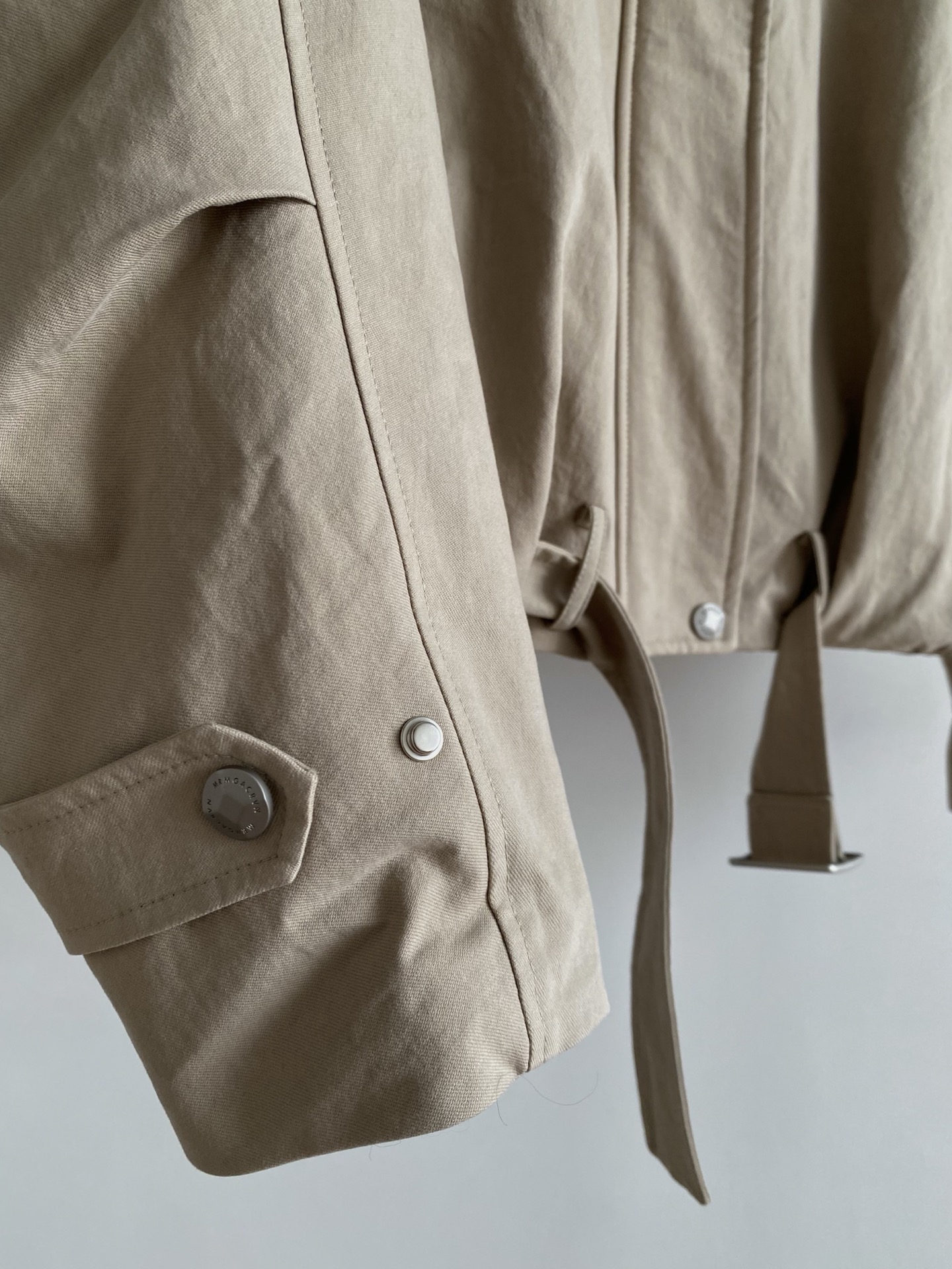 25。F秋冬 鹅绒夹克羽绒服 可拆卸毛领+轻盈鹅绒填充 冬天装上毛领软乎乎抗风又显贵 宽松版型不挑身材 