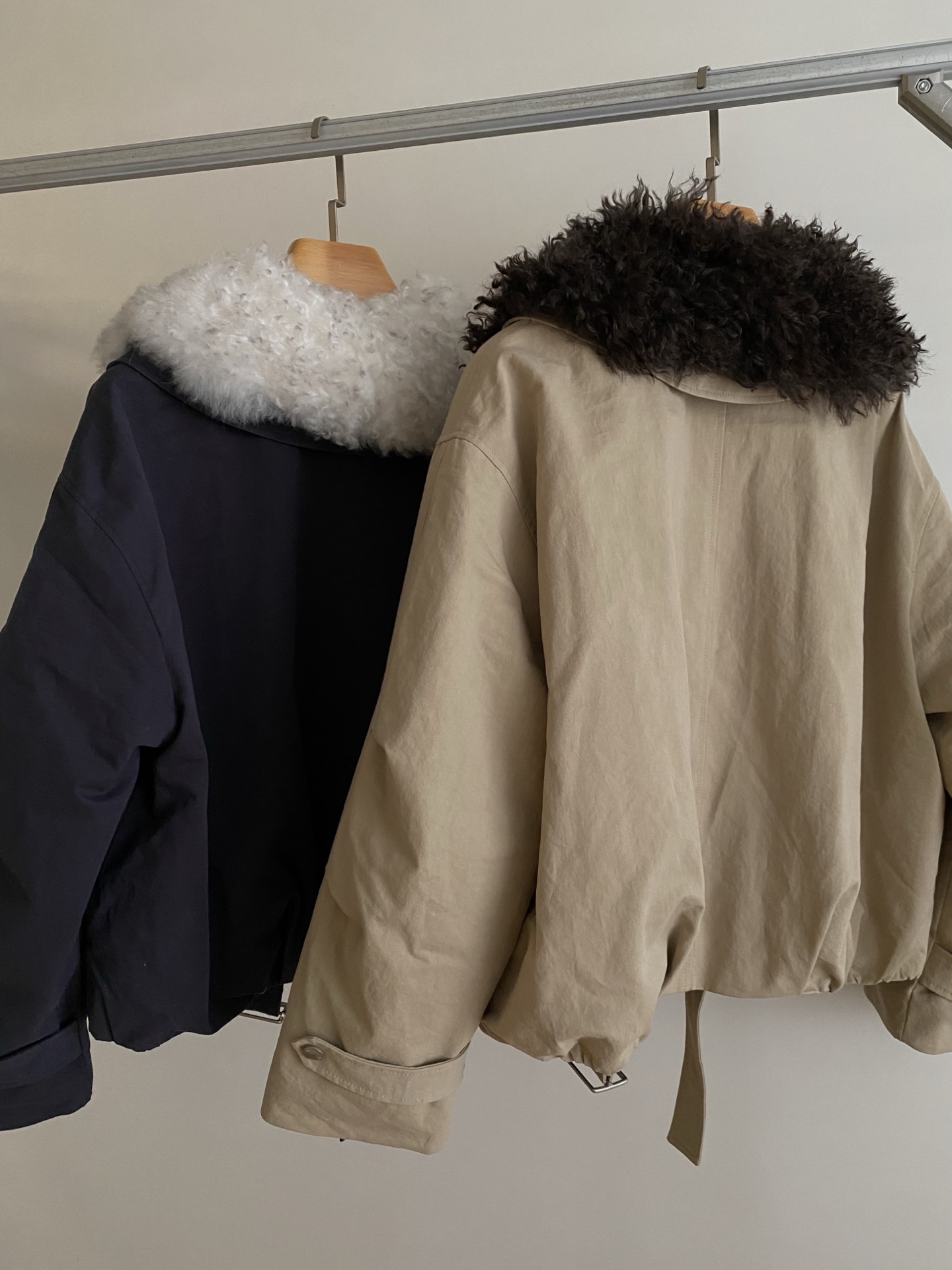 25。F秋冬 鹅绒夹克羽绒服 可拆卸毛领+轻盈鹅绒填充 冬天装上毛领软乎乎抗风又显贵 宽松版型不挑身材 