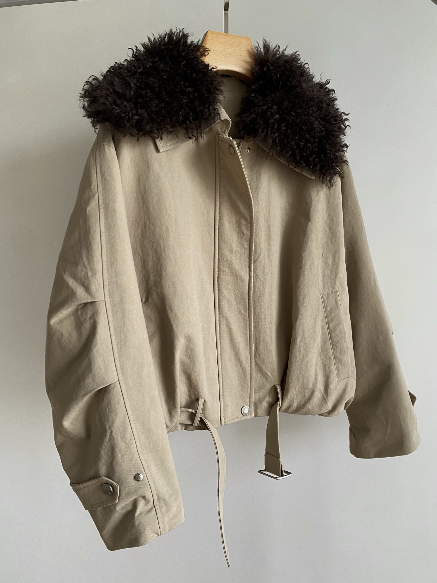 25。F秋冬 鹅绒夹克羽绒服 可拆卸毛领+轻盈鹅绒填充 冬天装上毛领软乎乎抗风又显贵 宽松版型不挑身材 