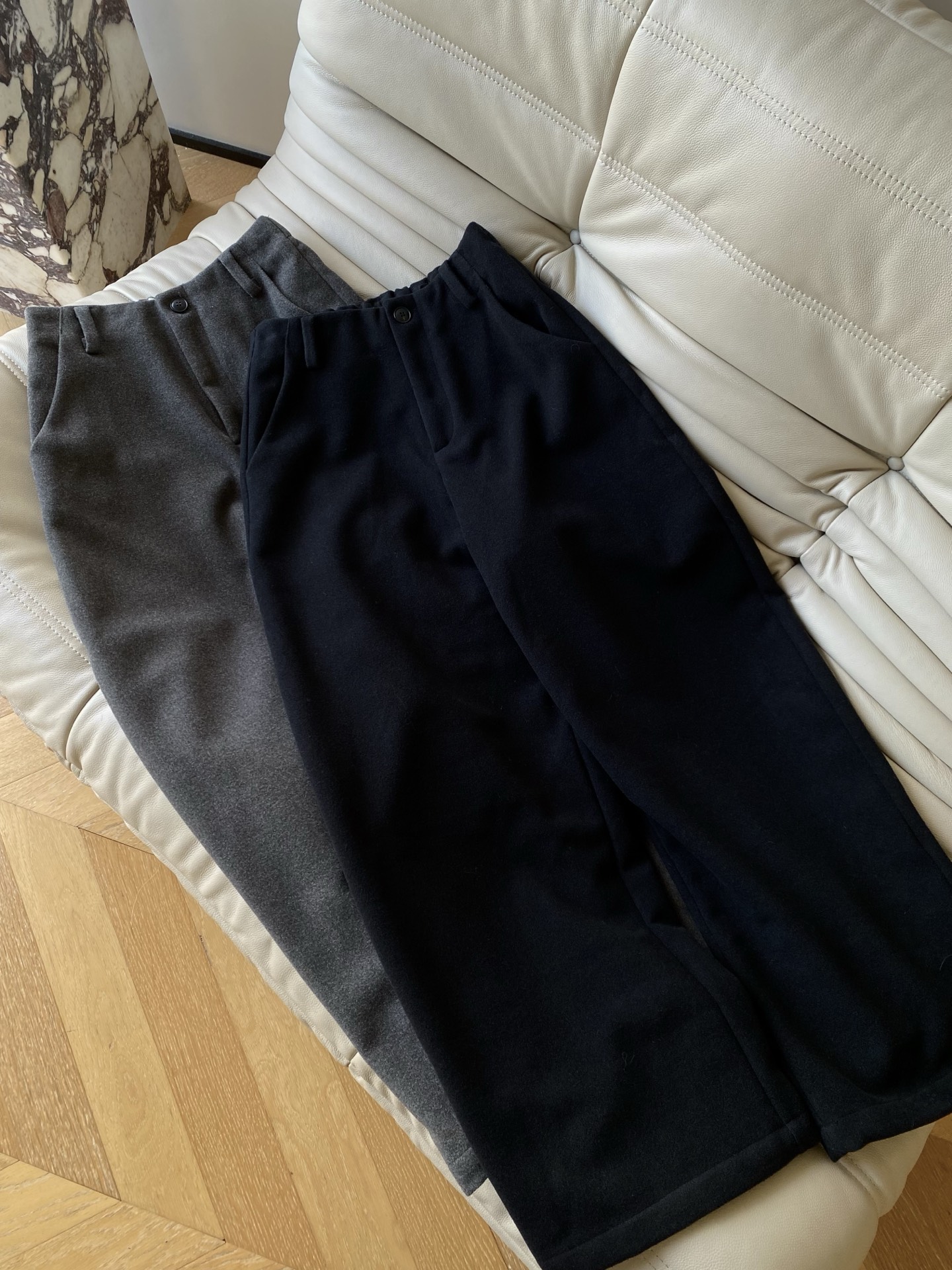 25。F秋冬 弯刀阔腿毛呢裤 弯刀版型巧妙修饰腿型 高腰设计轻松拉高腰线 宽松阔腿走路带风藏肉 毛呢面料