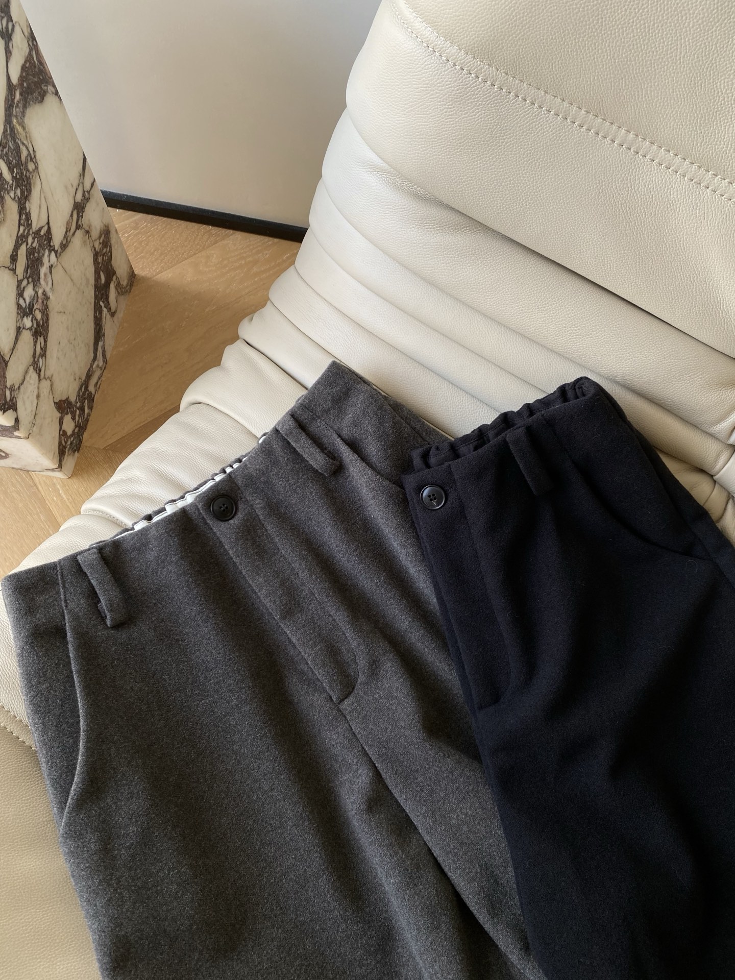 25。F秋冬 弯刀阔腿毛呢裤 弯刀版型巧妙修饰腿型 高腰设计轻松拉高腰线 宽松阔腿走路带风藏肉 毛呢面料