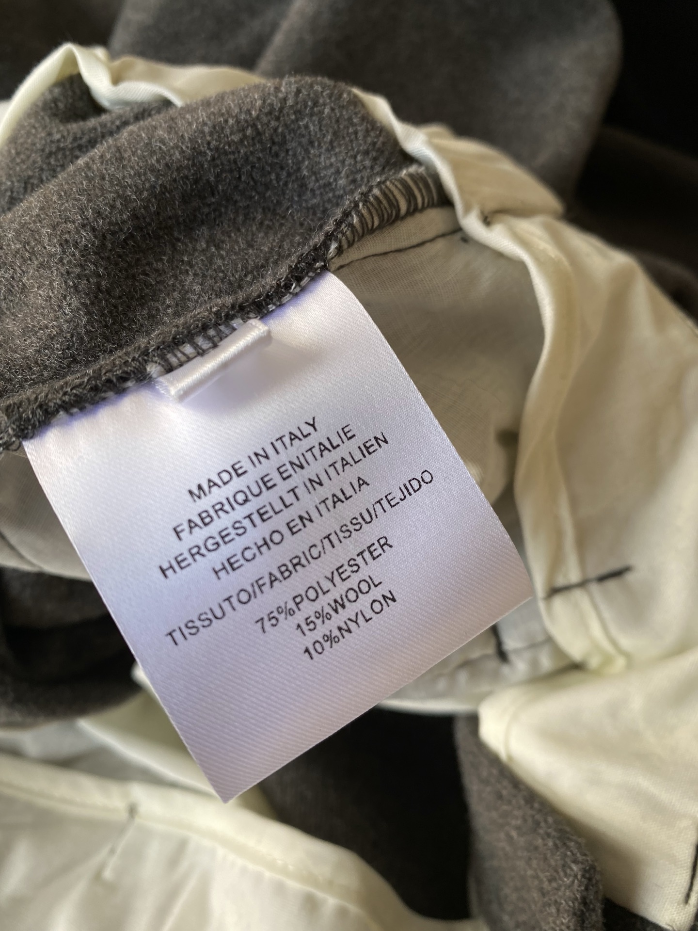 25。F秋冬 弯刀阔腿毛呢裤 弯刀版型巧妙修饰腿型 高腰设计轻松拉高腰线 宽松阔腿走路带风藏肉 毛呢面料