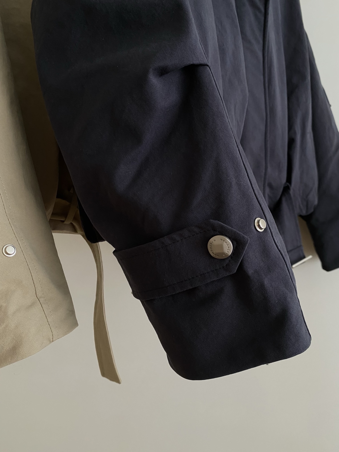 25。F秋冬 鹅绒夹克羽绒服 可拆卸毛领+轻盈鹅绒填充 冬天装上毛领软乎乎抗风又显贵 宽松版型不挑身材 