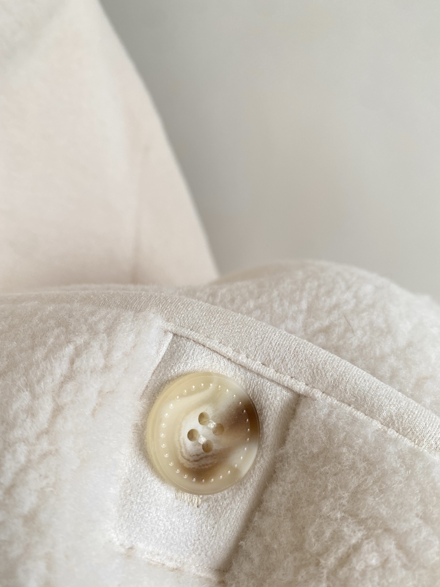 25。F秋冬 皮毛一体环保羊羔双面穿外套 毛毛一面采用优质颗粒毛面绒感拉满 皮面采用做特殊复合工艺大口袋