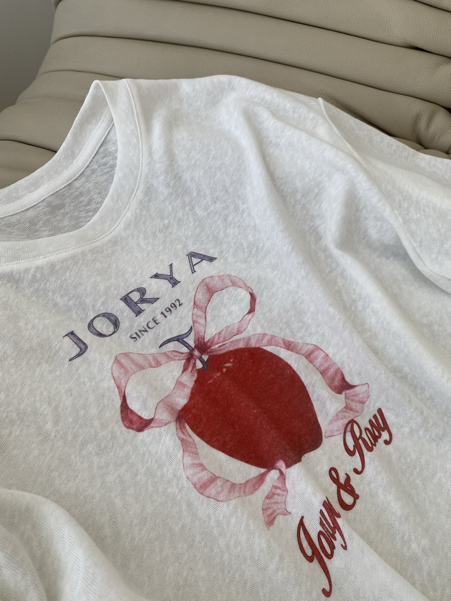 26SS 早春新款美式小众长袖T幸运果🍎印花图案设计很抢眼 穿上就很显白 趣味十足 小宽松版型轻薄舒适 