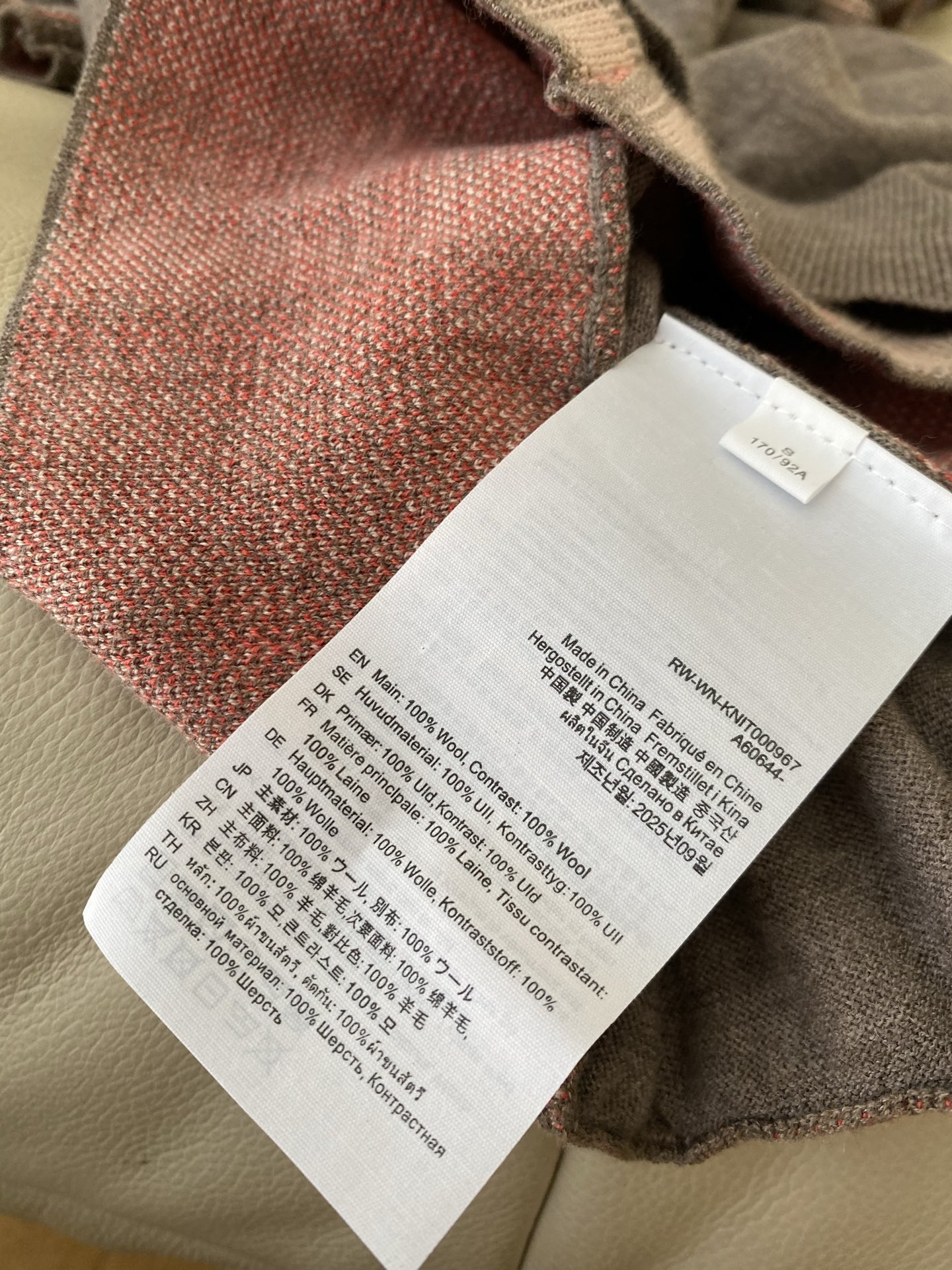 26SS早春新款假两件短袖Polo领针织 采用经典腰身微收设计 领口为简约翻领搭配三粒白色树脂纽扣  袖