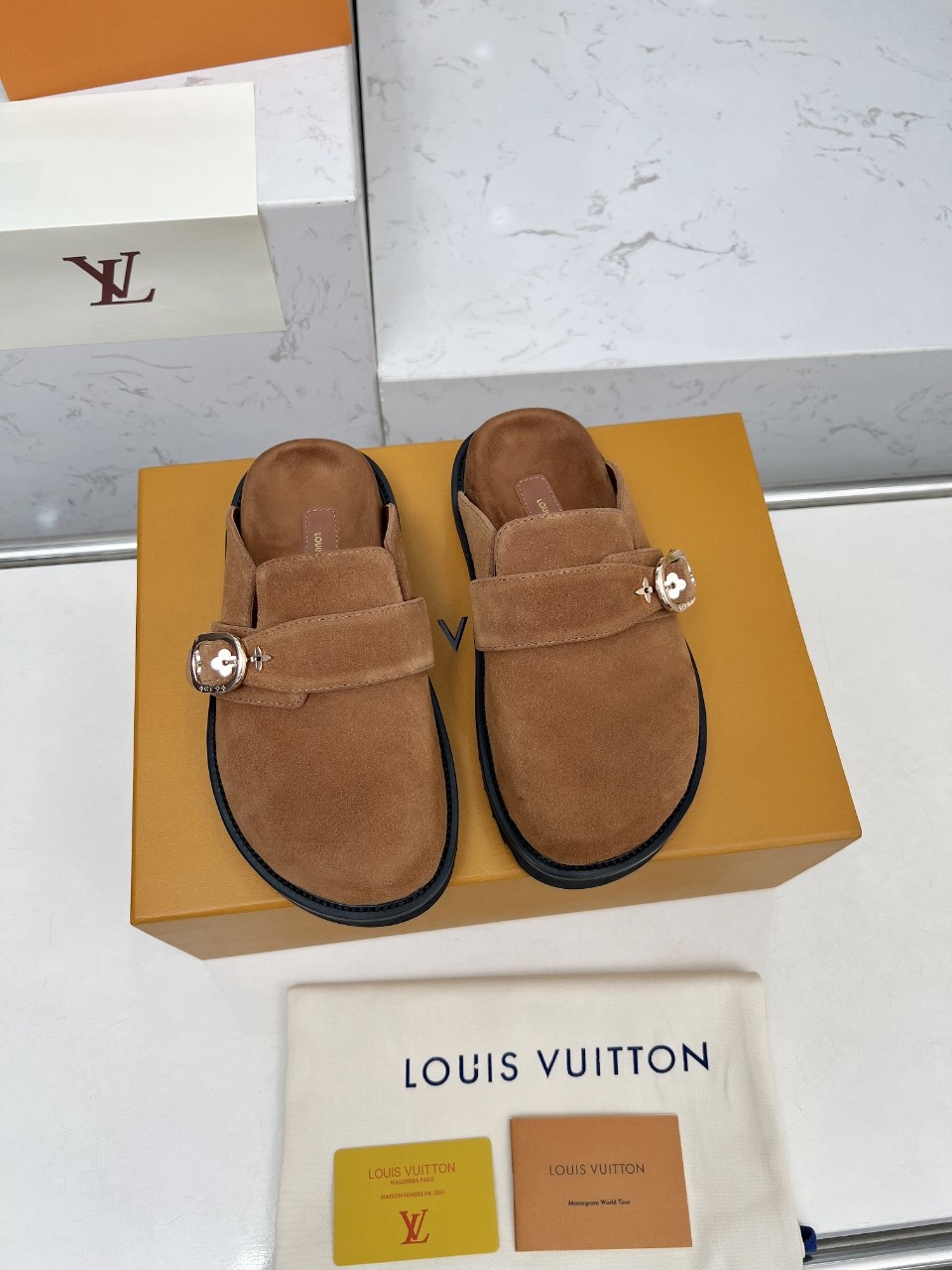 Louis Vuitton路易斯登新款包头半拖拖 winterbreak comfert 平底拖鞋lv 字母和monogram 7