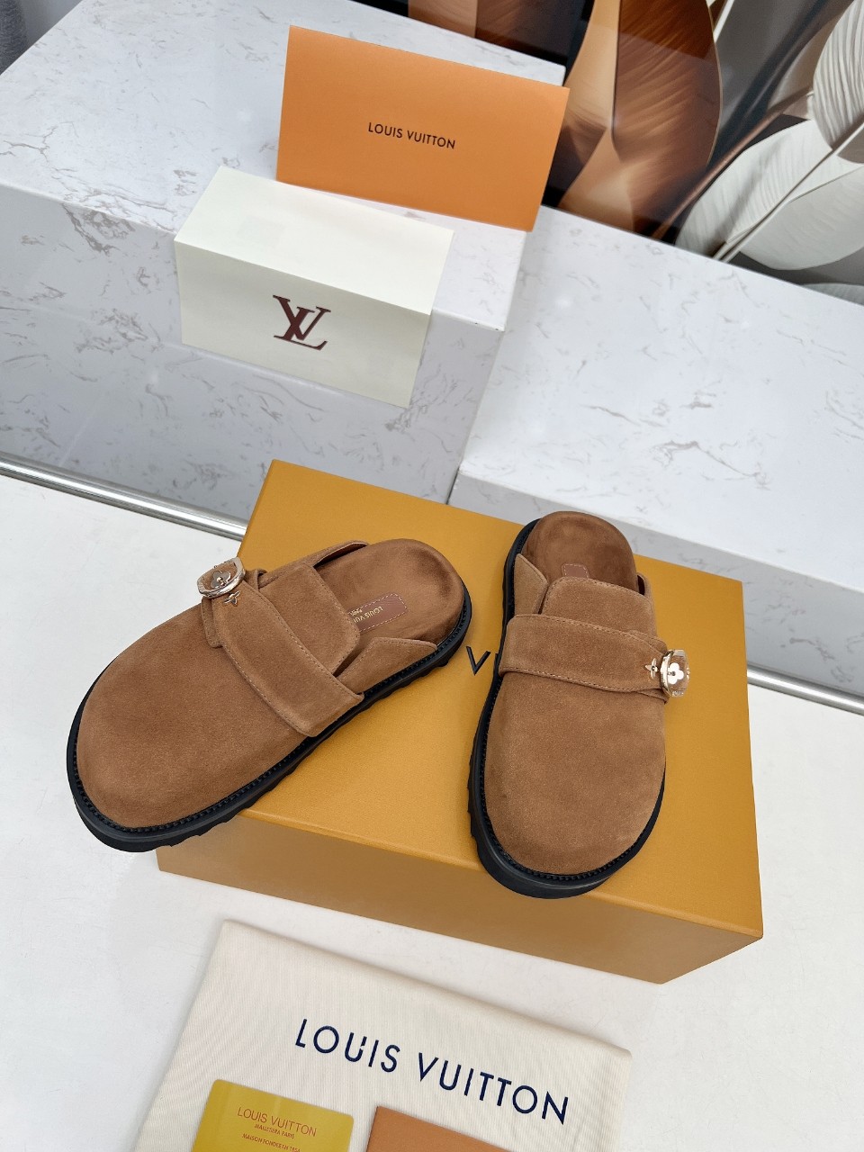 Louis Vuitton路易斯登新款包头半拖拖 winterbreak comfert 平底拖鞋lv 字母和monogram 5
