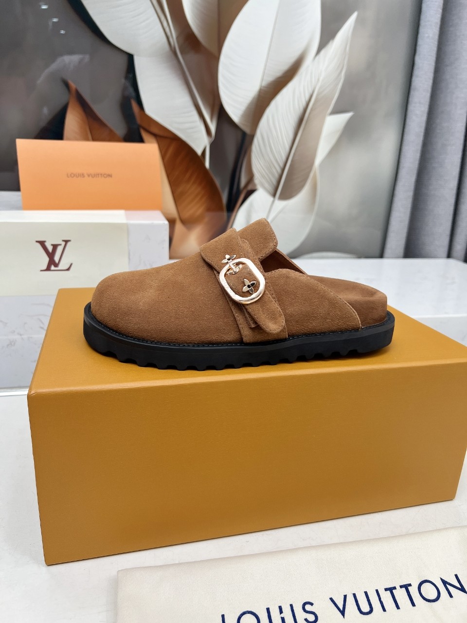 Louis Vuitton路易斯登新款包头半拖拖 winterbreak comfert 平底拖鞋lv 字母和monogram 8