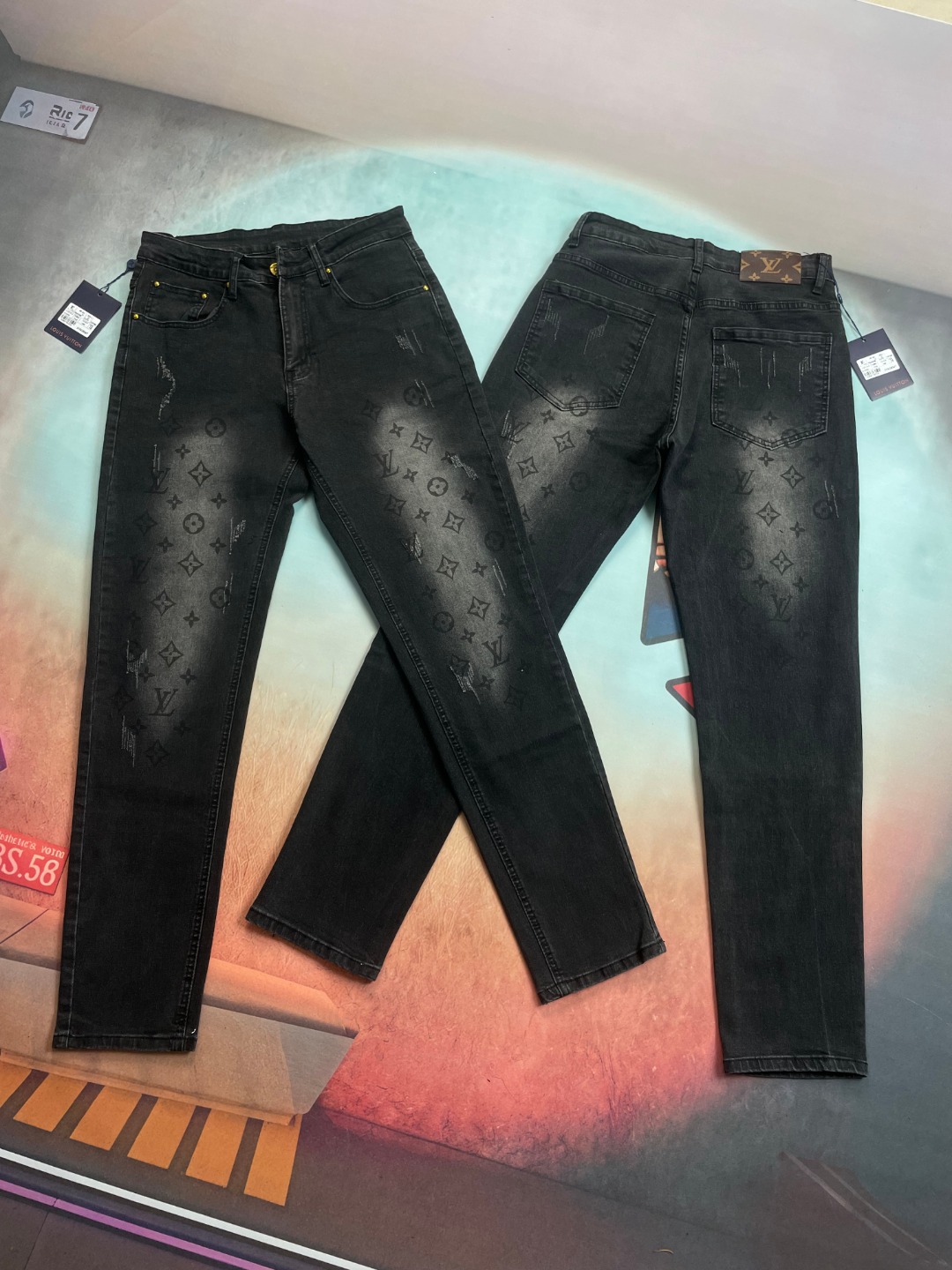 P115 🔘Louis Vuitton𝐋𝐨𝐮𝐢𝐬 𝐕𝐮𝐢𝐭𝐭𝐨𝐧 Vaqueros para presbicia lavados clásicos* ¡Estos jeans para presbicia lav…