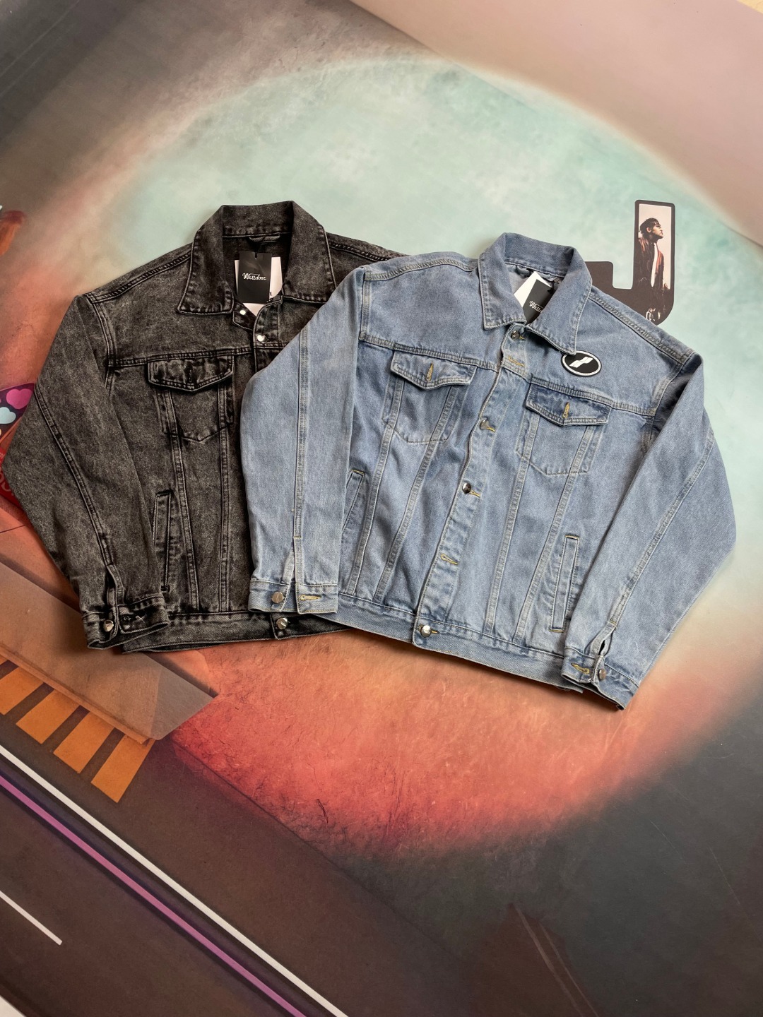 🔘Número de estilo-WE201 🔘𝐖𝐄𝟏𝟏𝐃𝐎𝐍𝐄 24FW Chaqueta vaquera clásica con etiqueta redonda* Su tela es de…