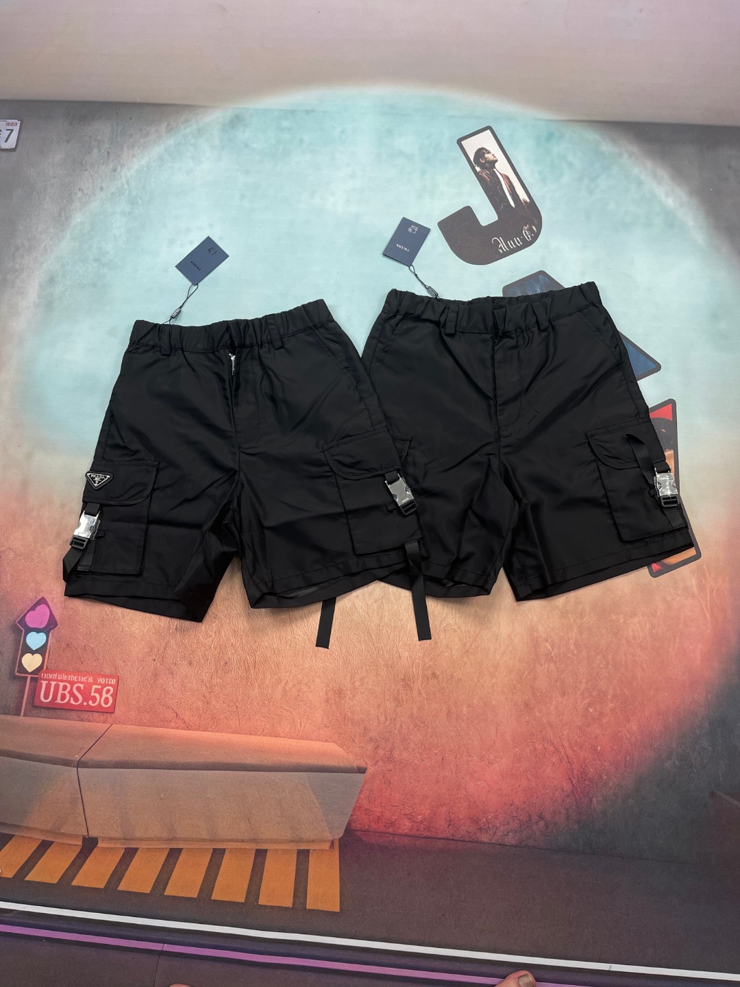 🔘Estilo No.-B 🔘Prada𝐏𝐑𝐀𝐃𝐀 Shorts cargo de nailon regenerado Re-Nylon* ¡Esta es una versión de alta gama! Está fa…