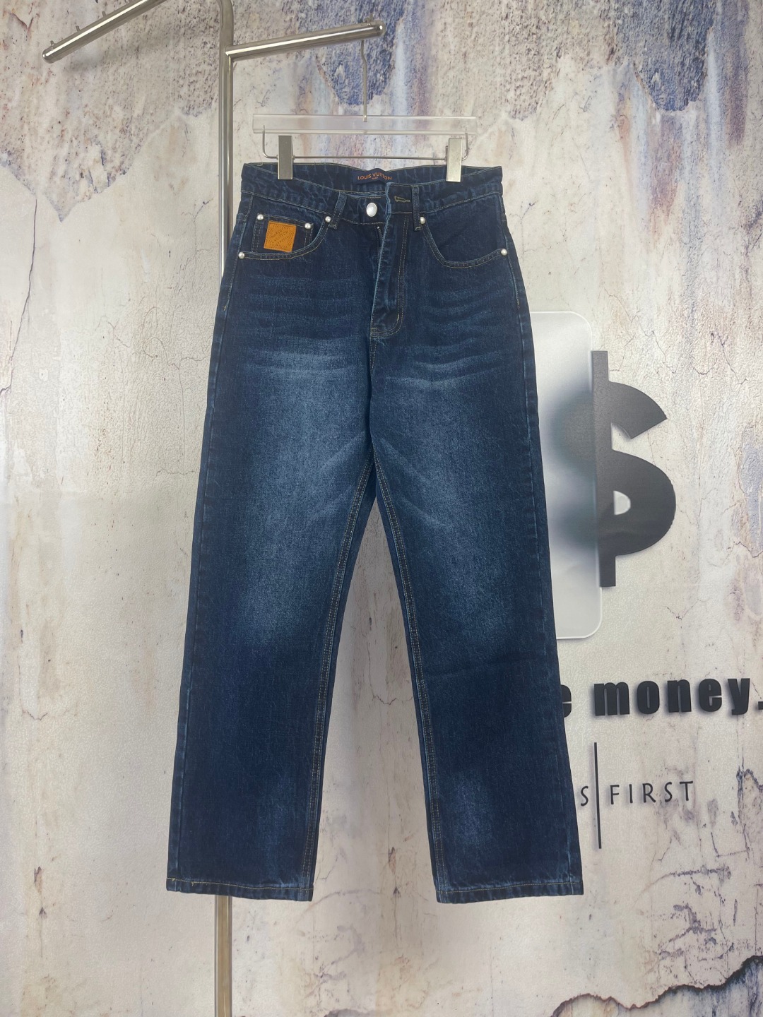 P130 🔘Louis Vuitton𝐋𝐨𝐮𝐢𝐬 𝐕𝐮𝐢𝐭𝐭𝐨𝐧 25FW jeans lisos lavados de nuevo estilo * Comercio en el extranjero, emp…