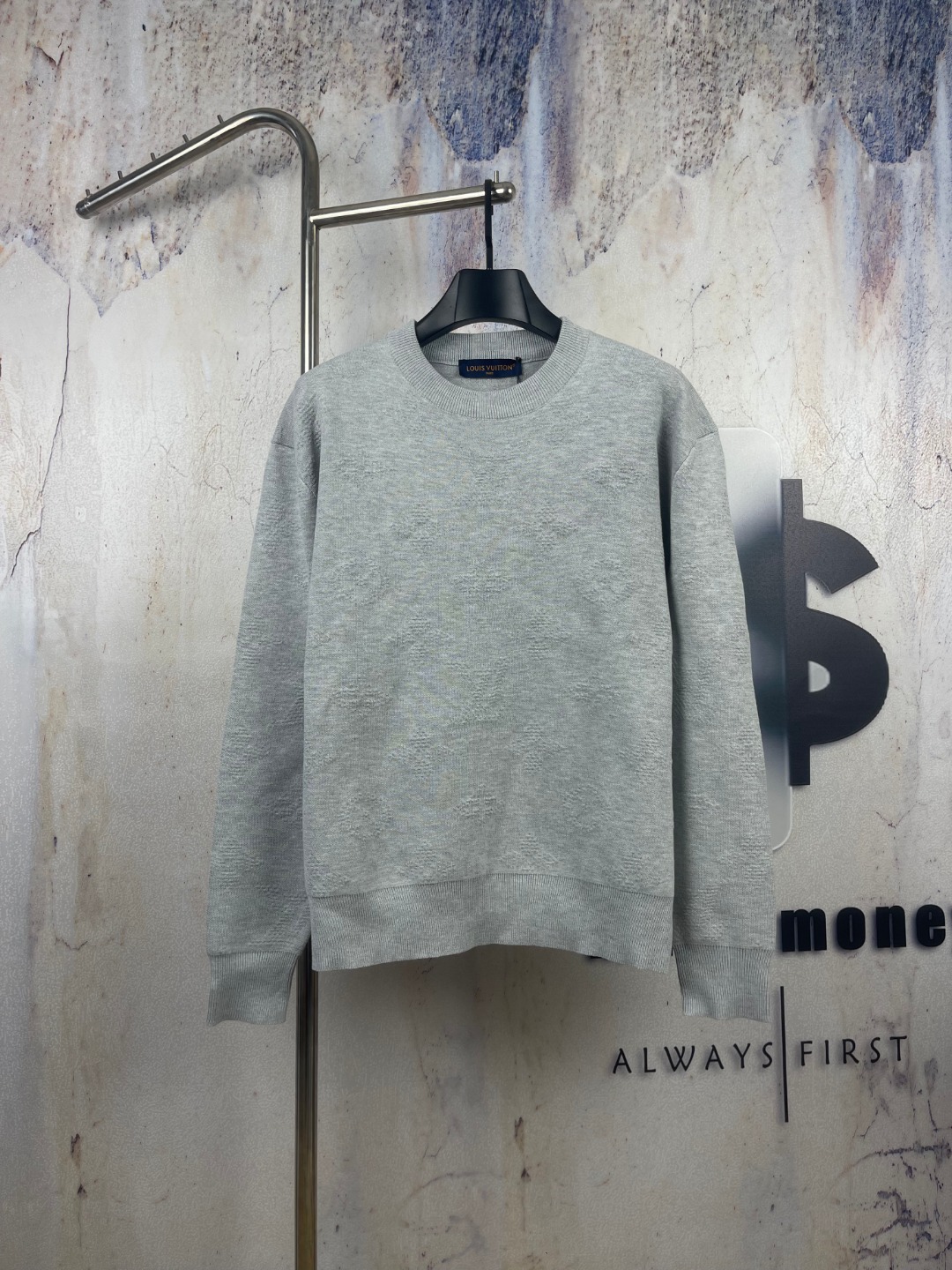 P245 🔘Louis Vuitton𝐋𝐨𝐮𝐢𝐬 𝐕𝐮𝐢𝐭𝐭𝐨𝐧 25FW Suéter con etiqueta de cuero de grano oscuro* Original: 15100 compra…