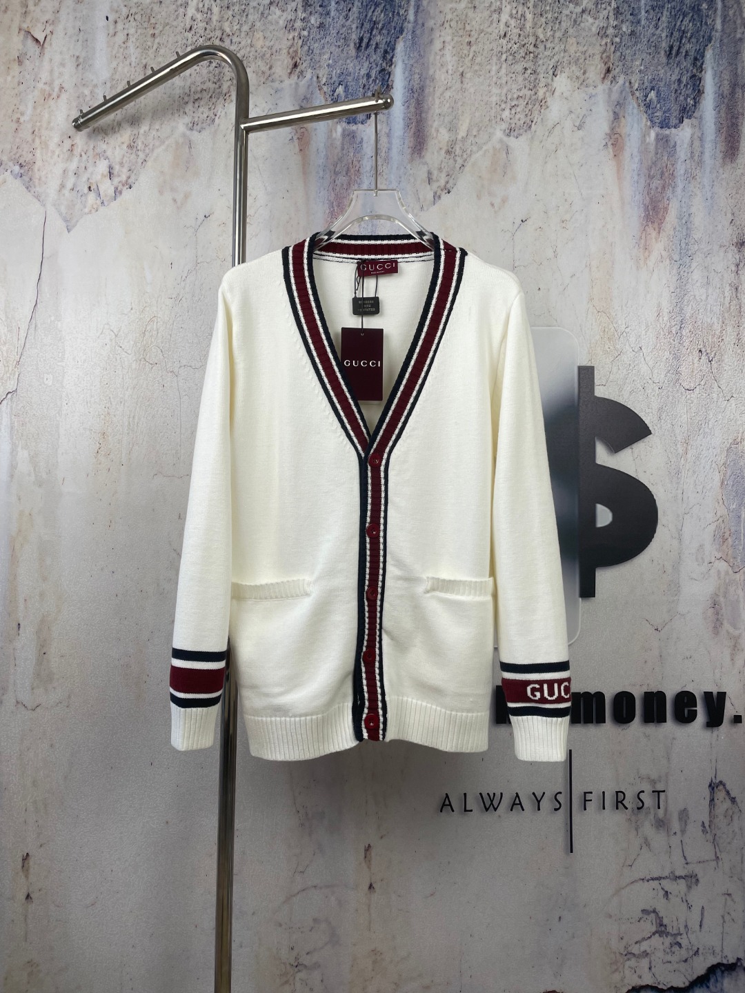 P165 Número de modelo-GU719 🔘Gucci 𝐆𝐮𝐜𝐜𝐢 25FW Suéter de punto con cuello en V estilo colegial de rugby * Original…