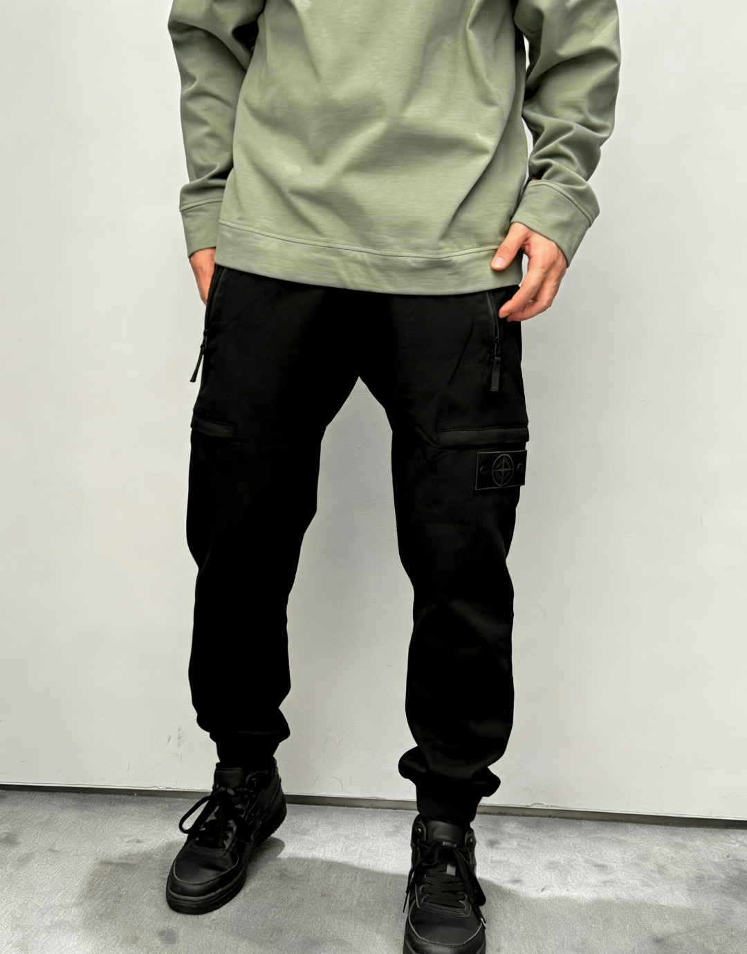 🔘『Referencia de estilo』 🔘Stone Island 26SS Black Knight Compass Cargo Zip Pants * Imagen de referencia de I…