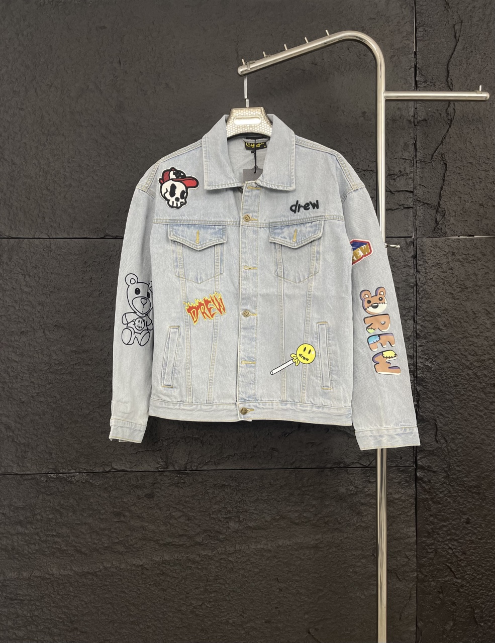 Versión más alta, número de modelo XL021, chaqueta vaquera Drew House 24FW con sonrisa y múltiples elementos …