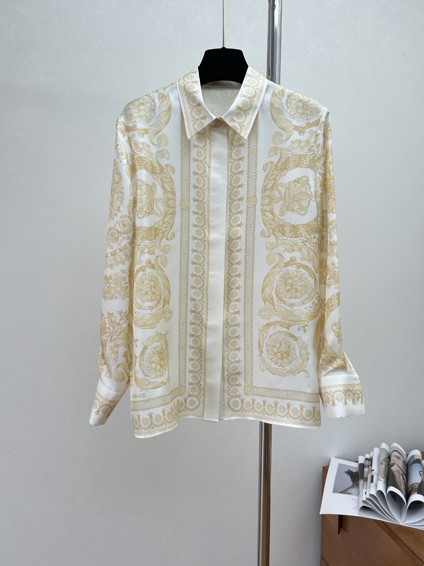 NO:861344,VER 26 early spring new style classic baroque printed silk shirt, beige gold tone, gentle and high-end, silk positioning printing SMLXL, women's clothing, shirts, real silk,19860909VER 26早春新款 经典巴洛克印花真丝衬衫 米金色调温柔又高级,真丝 定位印花 SMLXL,女装,shirts,real silk,,Women's clothing