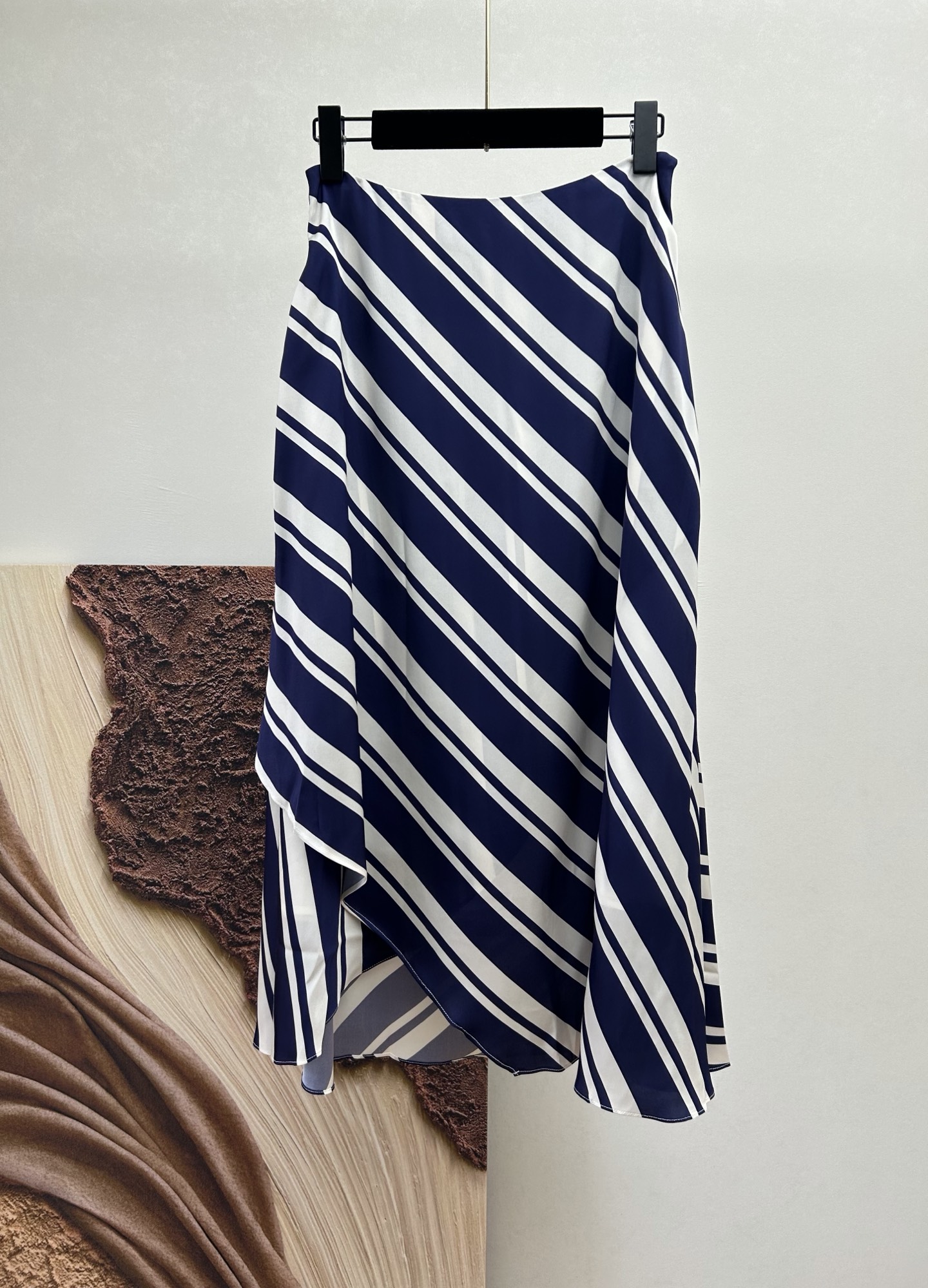 NO:883195,RL26 new spring and summer blue and white striped mulberry silk skirt, size 36-42, women's clothing, skirts,19860909RL26春夏新款蓝白条纹桑蚕丝半裙 码数36-42,女装,skirts,,Women's clothing