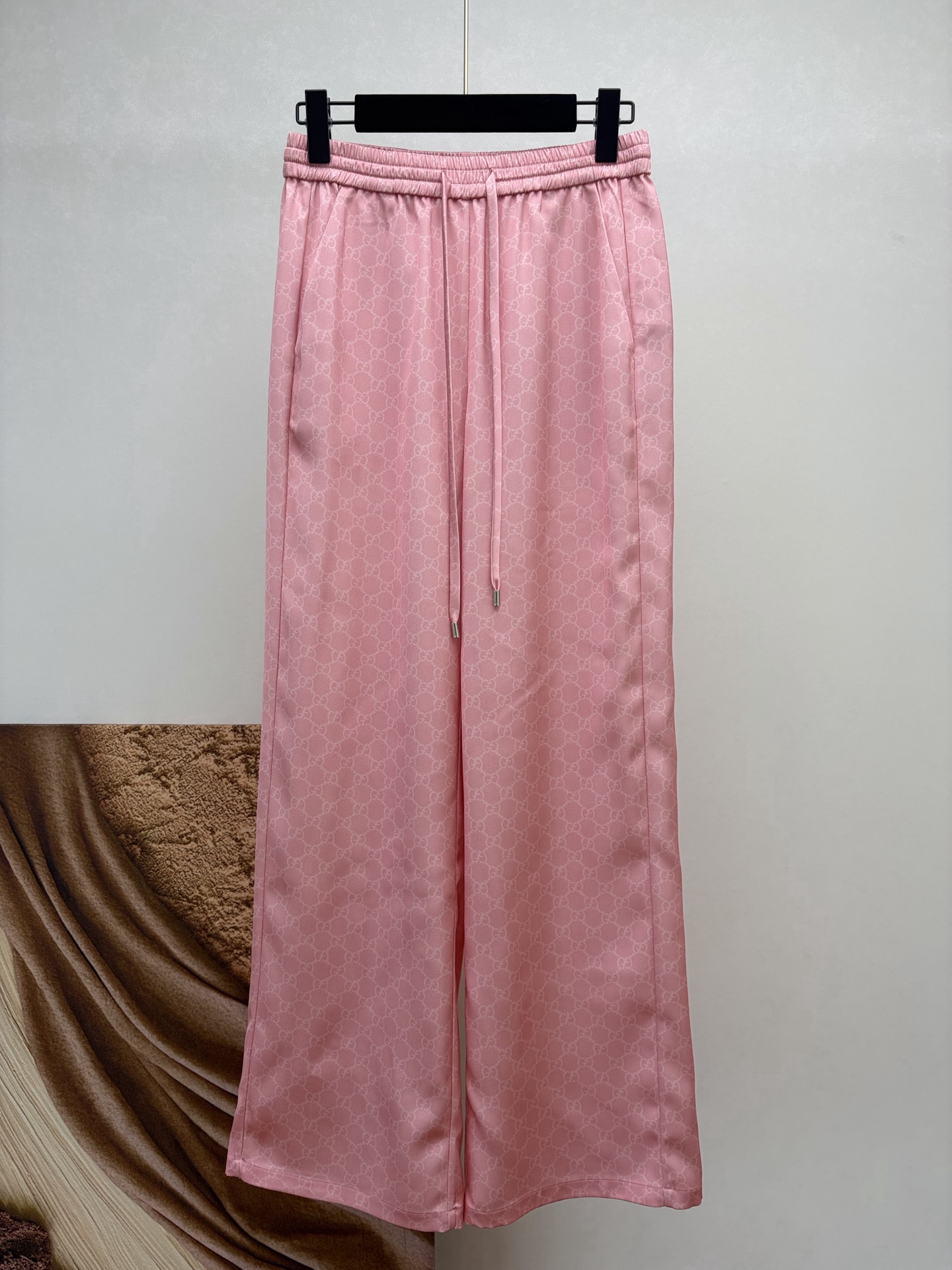 NO:861350,GG 26 summer elastic waist jacquard pink wide-leg pants, size 36-42, Gucci-clothing,gucci,19860909GG 26夏季松紧腰提花粉色阔腿裤 码数36-42,古驰-服装,gucci,,Women's clothing