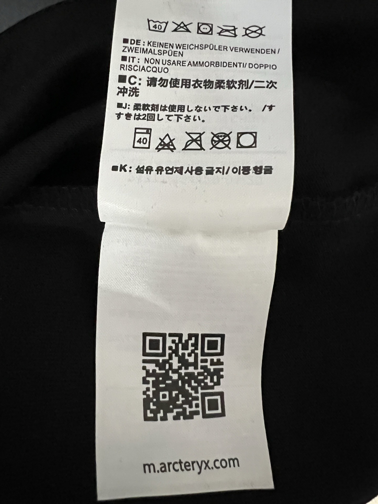 💰75 💥高版本💥     
Arc'Teryx/始祖鸟联名Mammoth猛犸象25年新款280克高克重纯棉印花T恤
始祖鸟字母LOGO印花，高端32s双纱280克面料重磅面料，定制拉架罗纹同缸同染。包装袋，主标，洗水麦，下摆鸟标所有配件齐全。
颜色：黑色，白色，
码数：xS-L【宽松版】