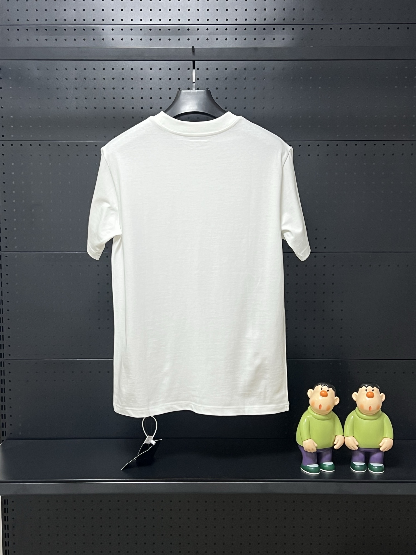 💰75 💥高版本💥     
Arc'Teryx/始祖鸟夏季新款280克高克重纯棉印花T恤
始祖鸟字母LOGO印花，高端32s双纱280克面料重磅面料，定制拉架罗纹同缸同染。包装袋，主标，洗水麦，下摆鸟标所有配件齐全。
颜色：黑色，白色