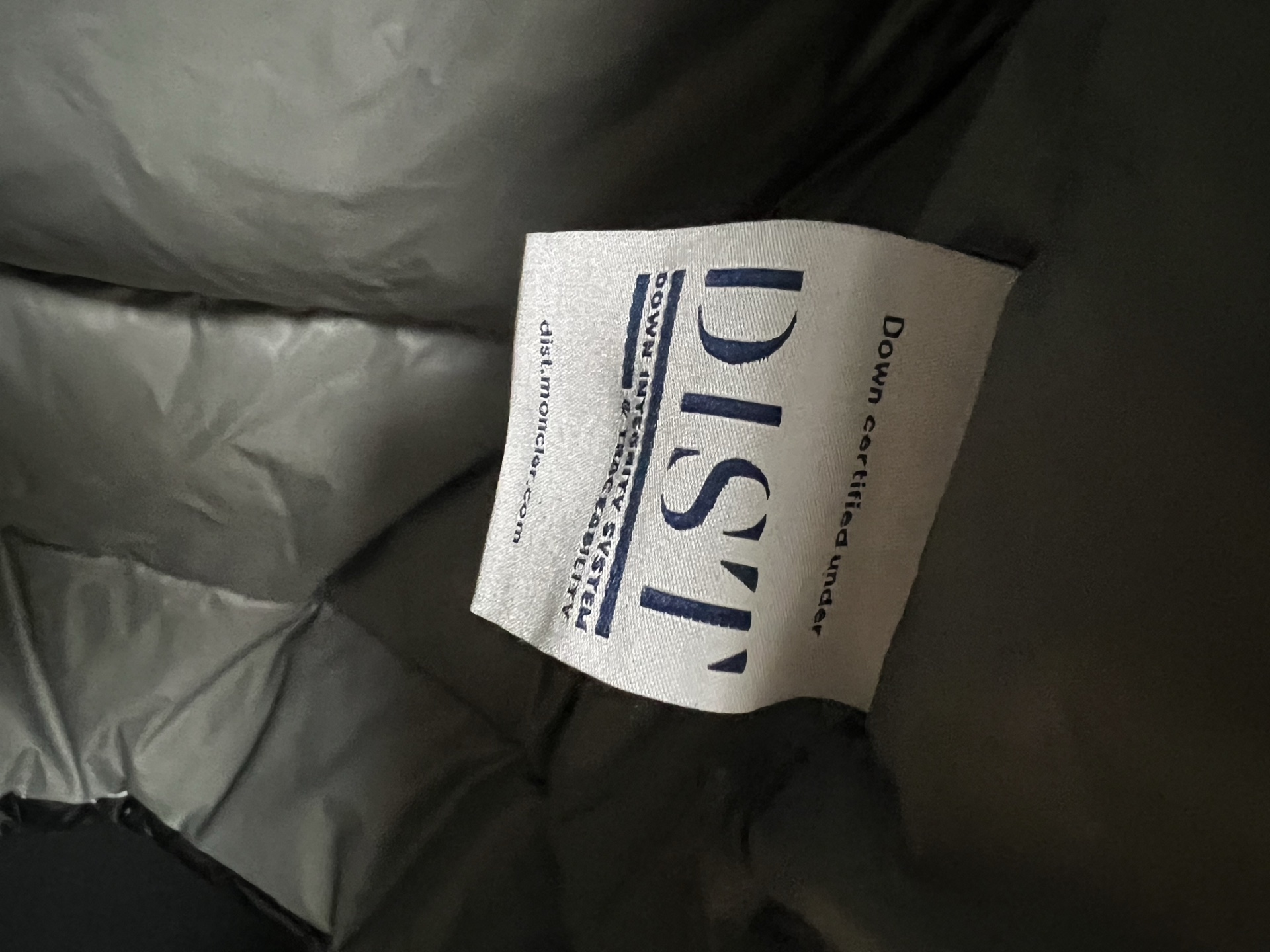 Moncler短款羽绒服｜高機能デザイン・抜群の保温性