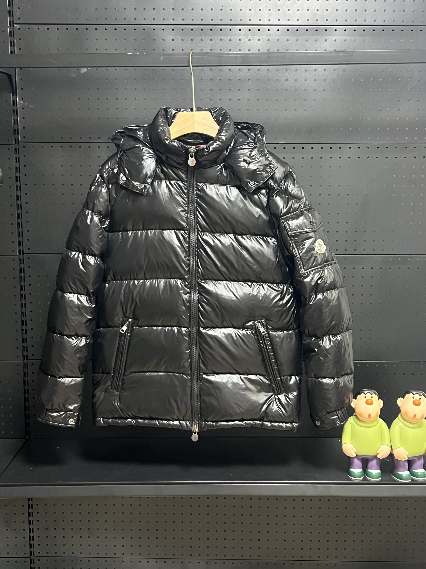 Moncler短款羽绒服｜高機能デザイン・抜群の保温性