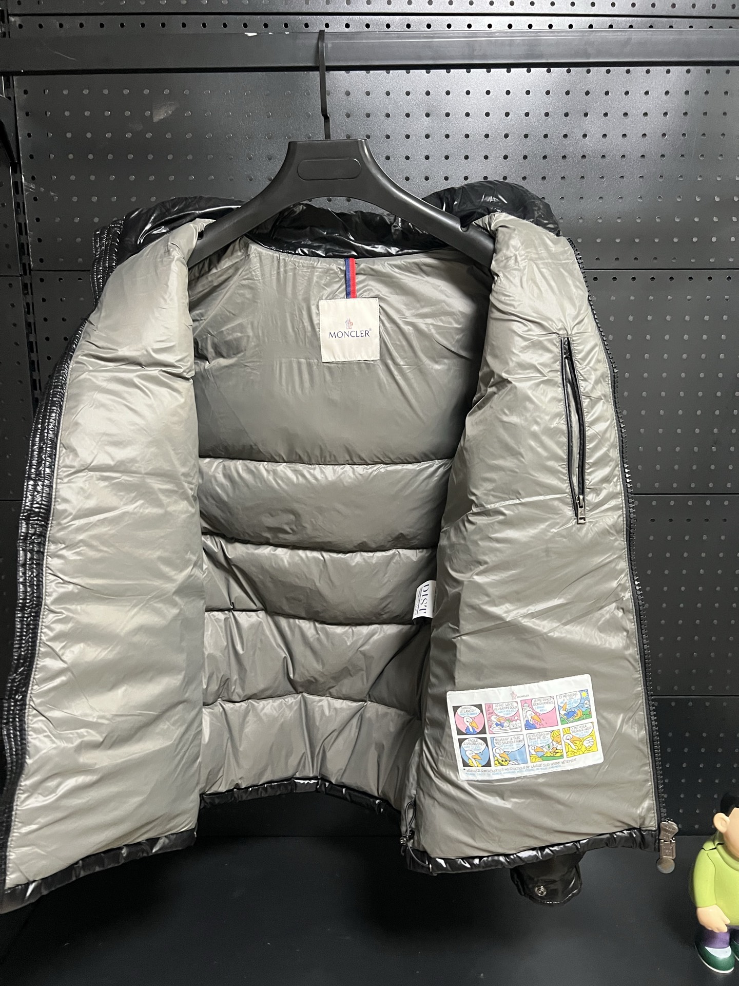 Moncler短款羽绒服｜高機能デザイン・抜群の保温性